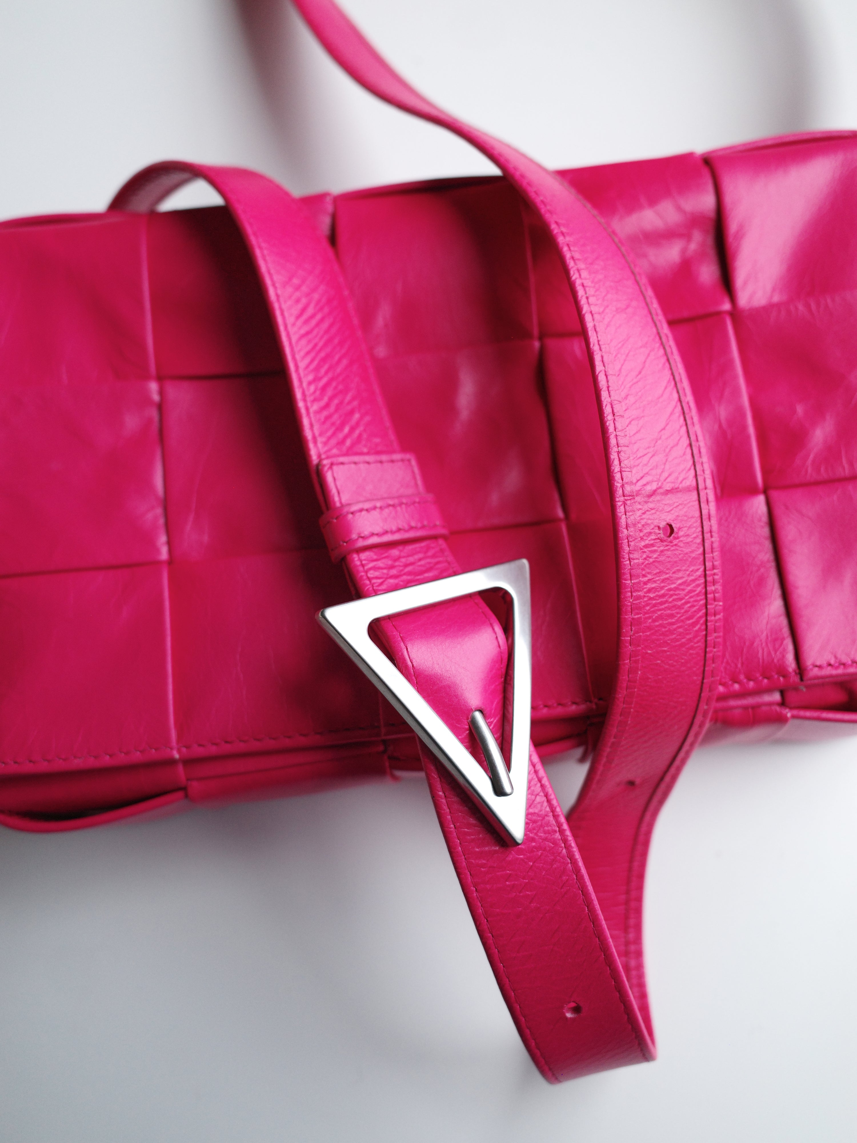 Bottega Veneta Intrecciato Pink Crossbody Bag – FIRE 火
