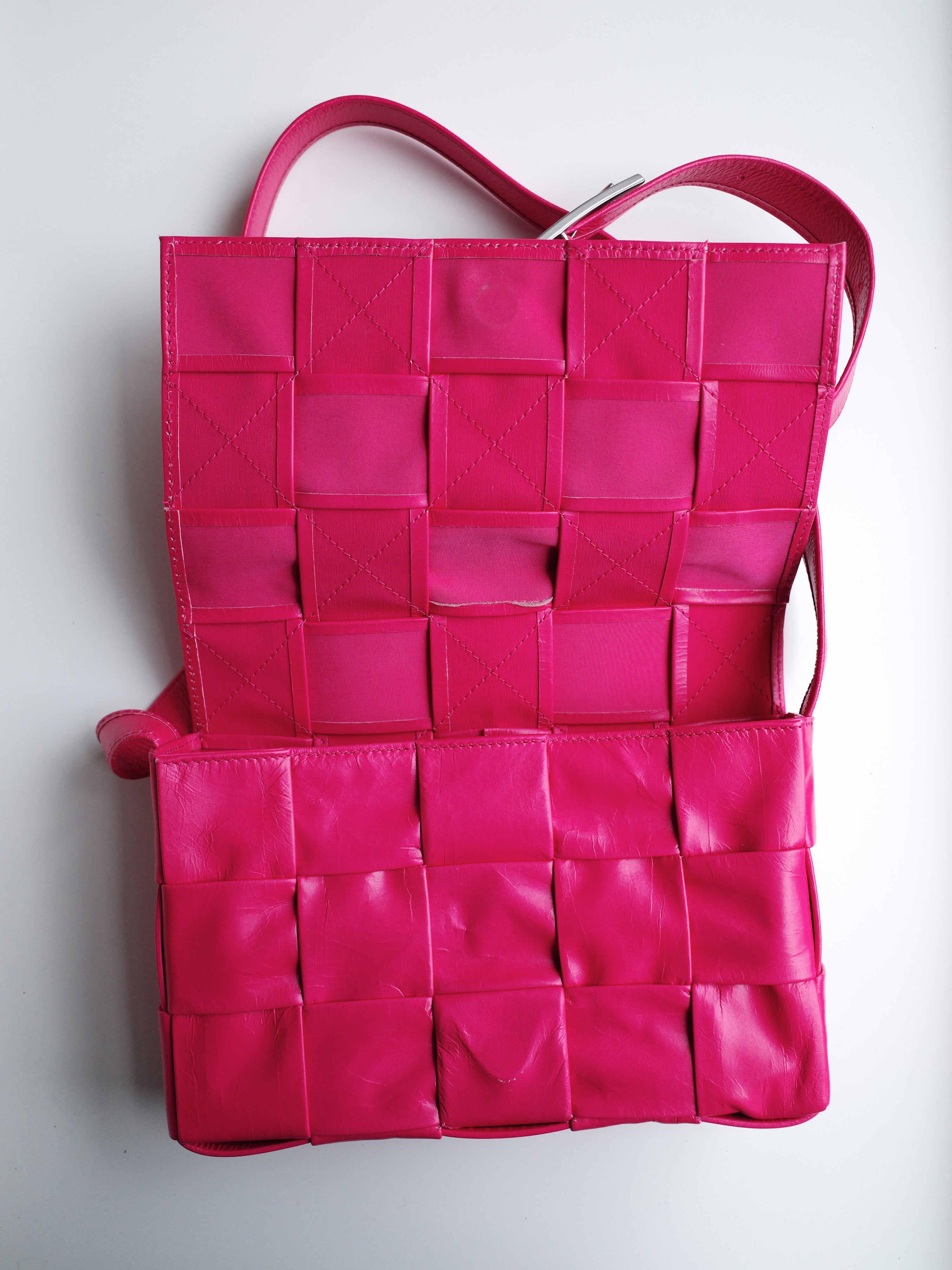 Bottega Veneta Intrecciato Pink Crossbody Bag – FIRE 火