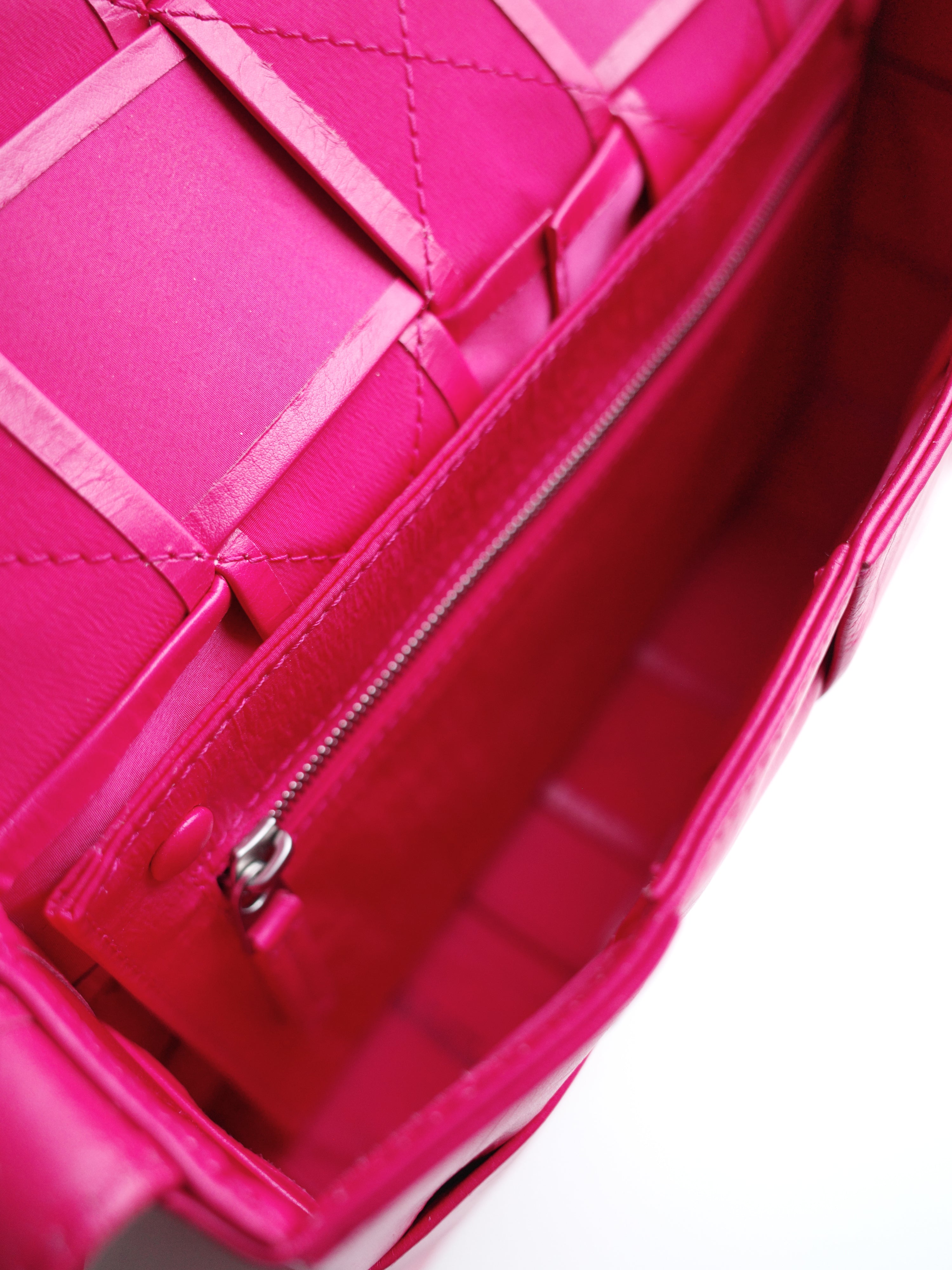 Bottega Veneta Intrecciato Pink Crossbody Bag – FIRE 火