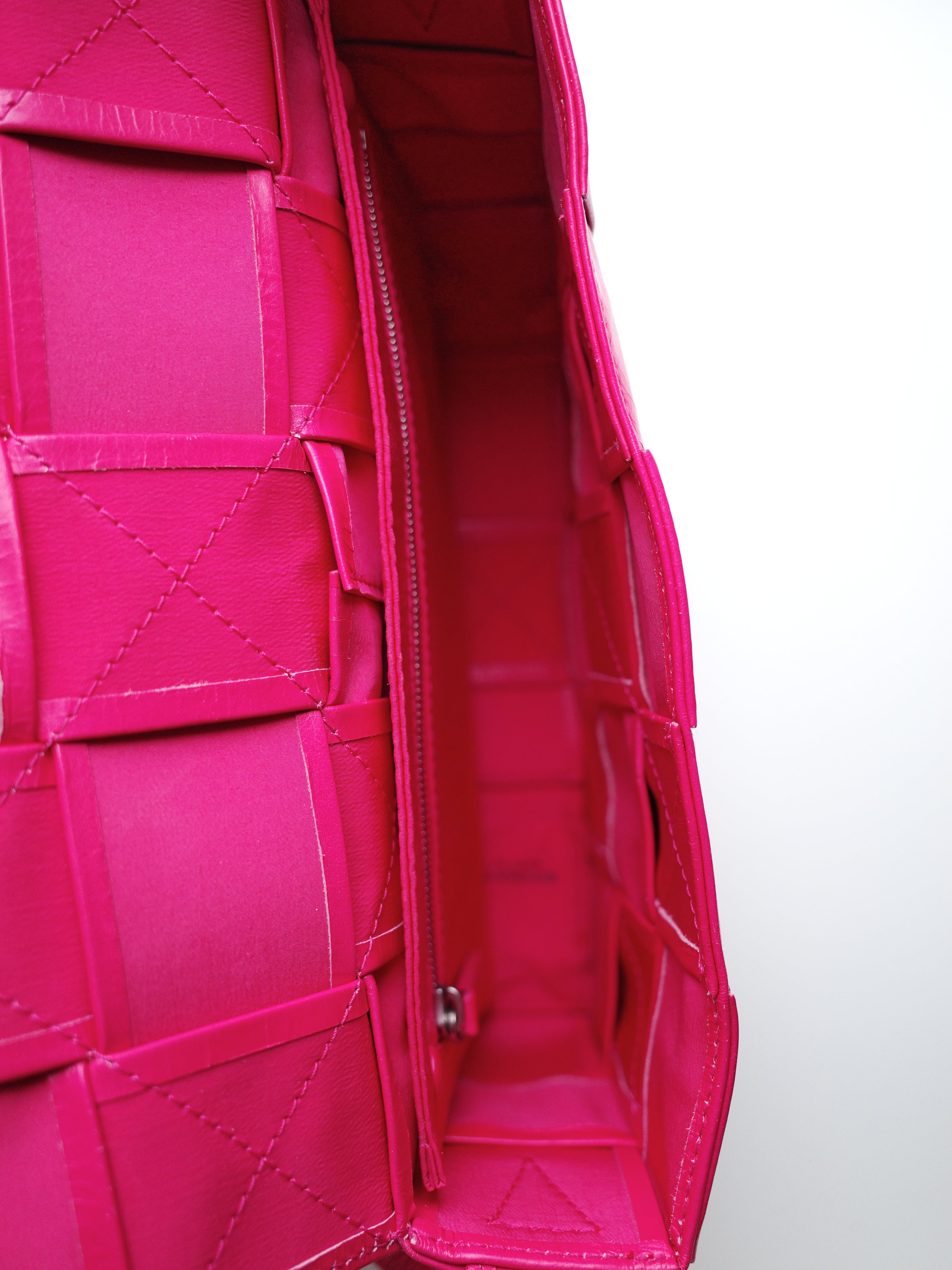 Bottega Veneta Intrecciato Pink Crossbody Bag – FIRE 火