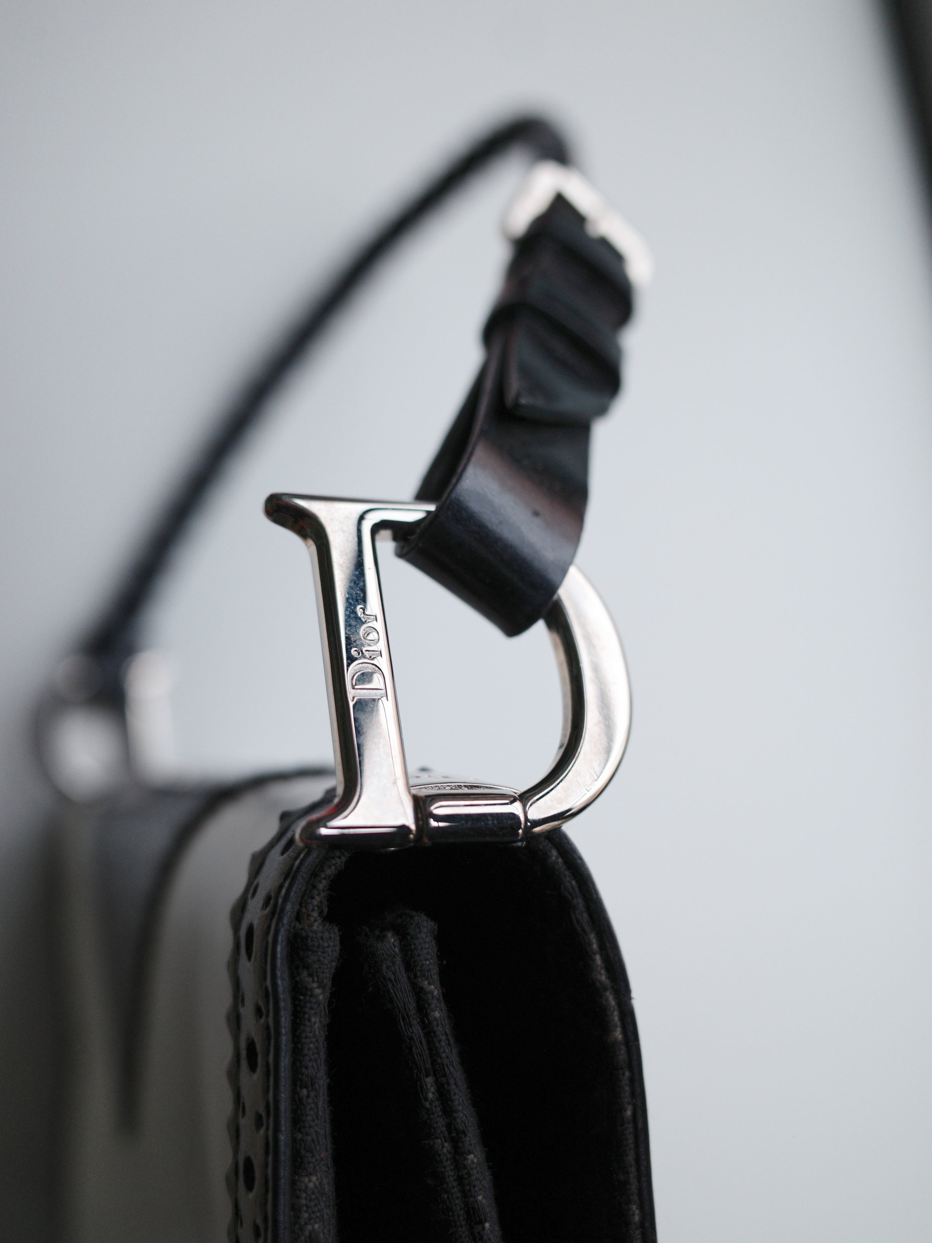 Christian Dior Black & White Pierced Edge Leather Shoulder Bag – METAL 金