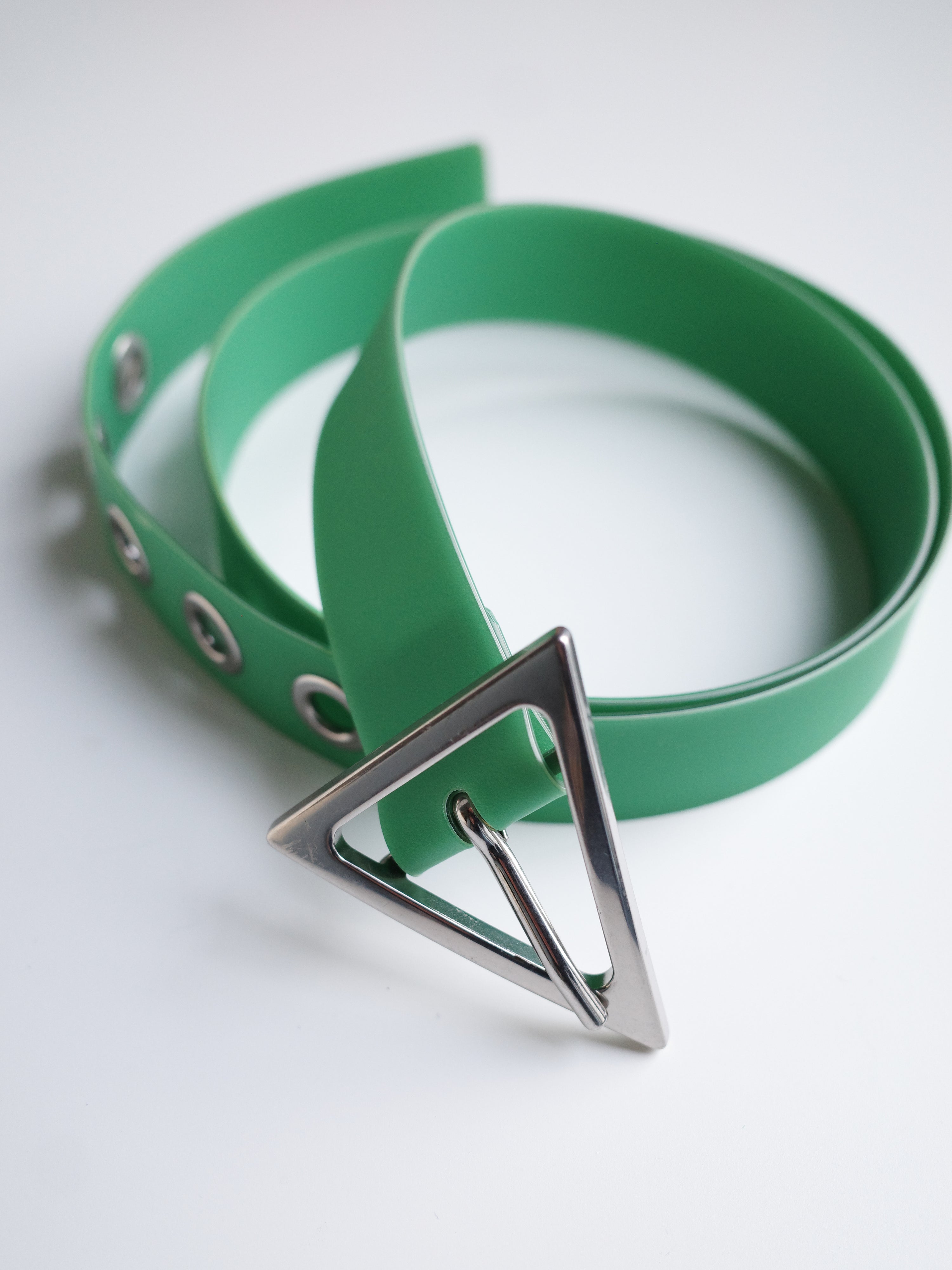 Bottega Veneta Green Grommet Triangle Buckle Leather Belt – WOOD 木