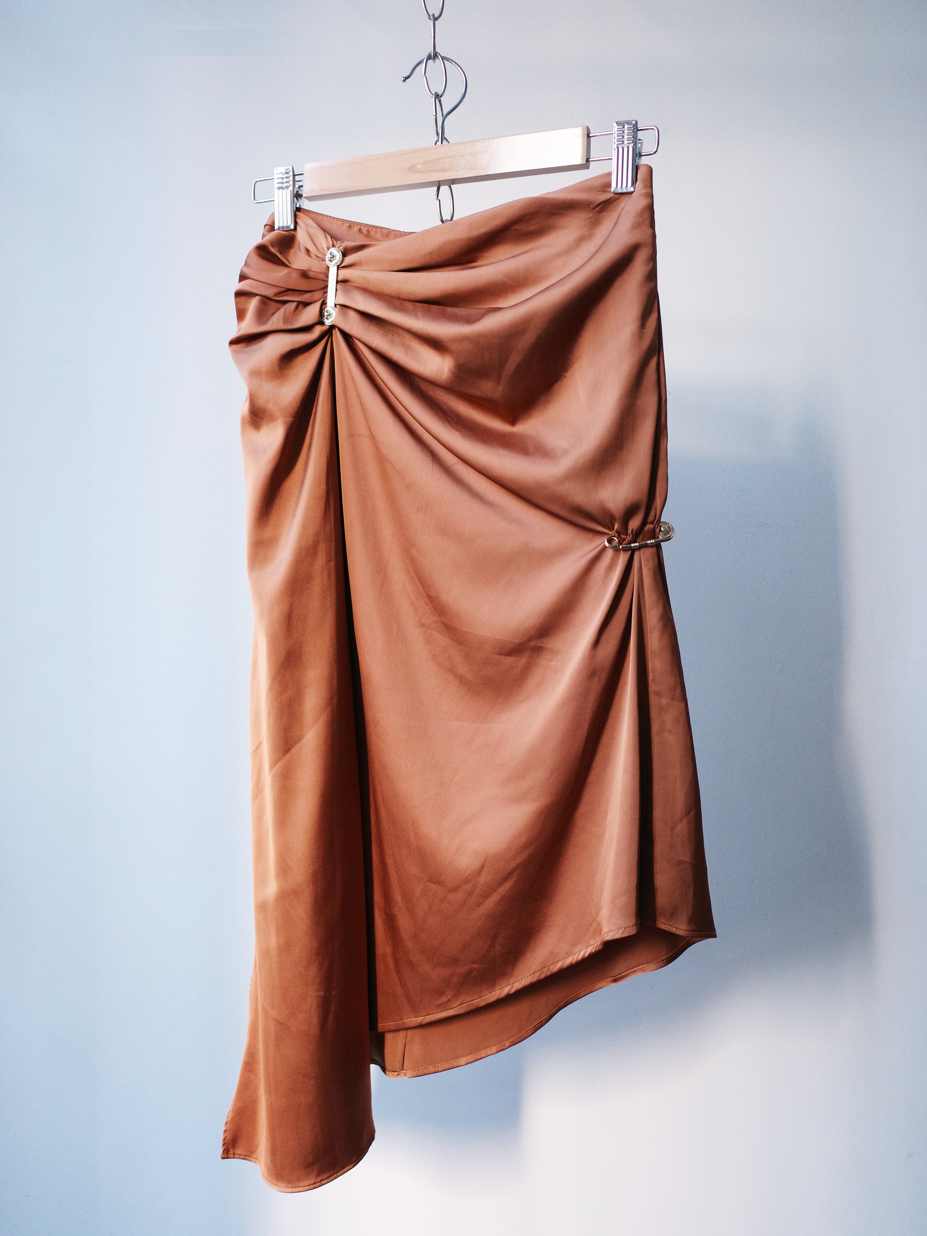 Versace Silk Draped Medusa Pin Skirt – EARTH 土