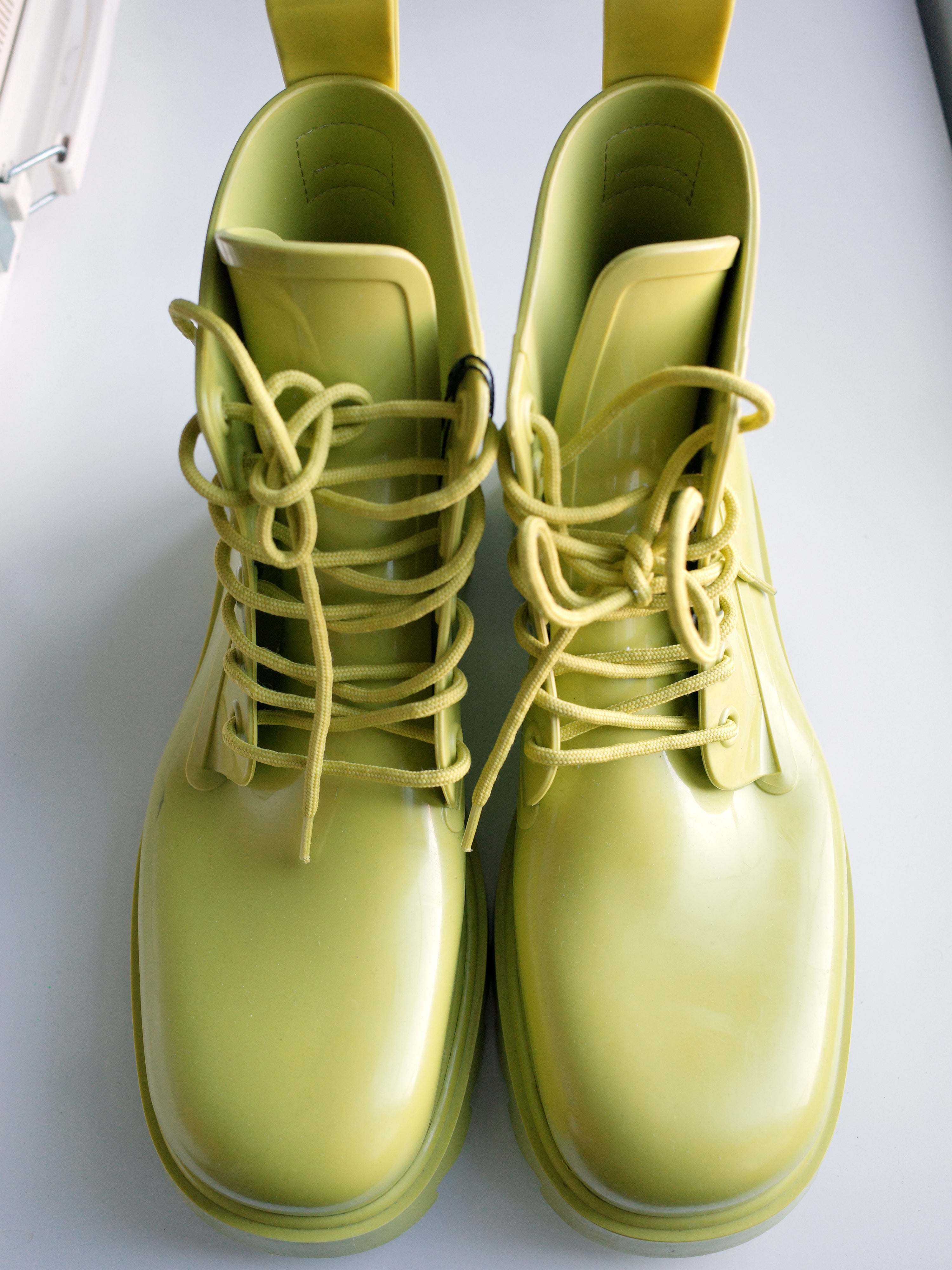 Bottega Veneta Sculpted Rubber Rain Boots in Acid Lime – EARTH 土