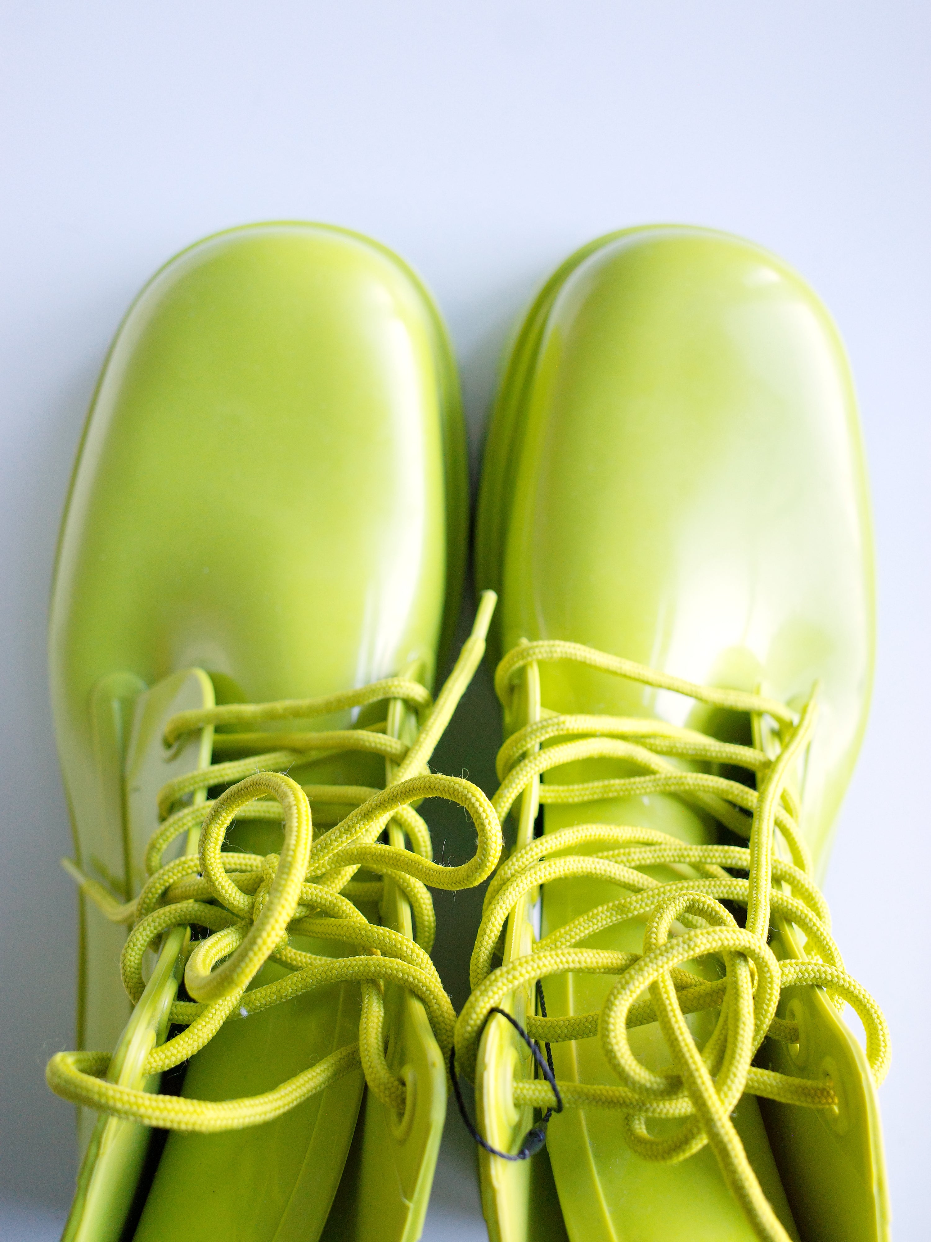 Bottega Veneta Sculpted Rubber Rain Boots in Acid Lime – EARTH 土