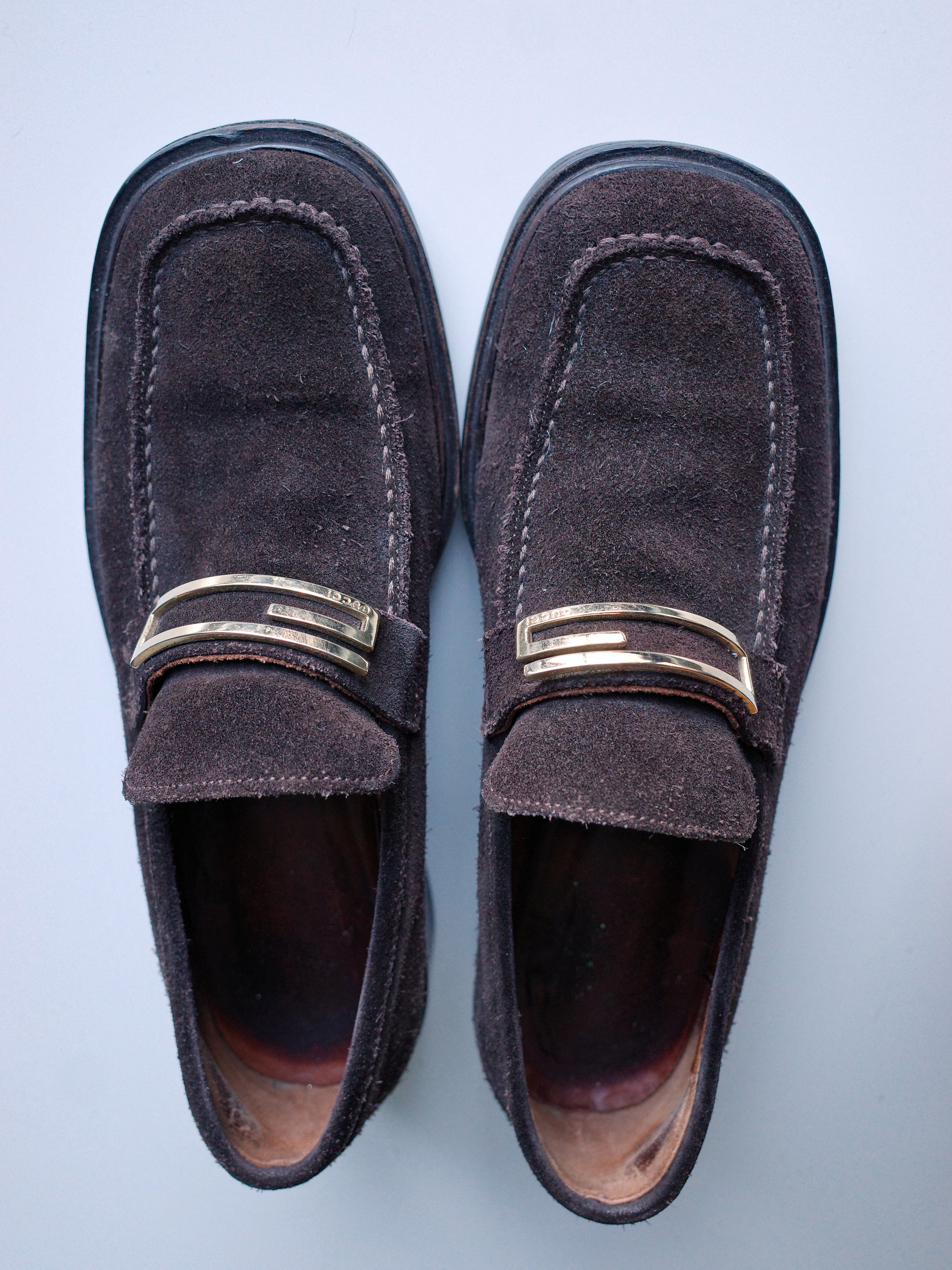 Gucci by Tom Ford Era Suede Gold G Loafers – EARTH 土