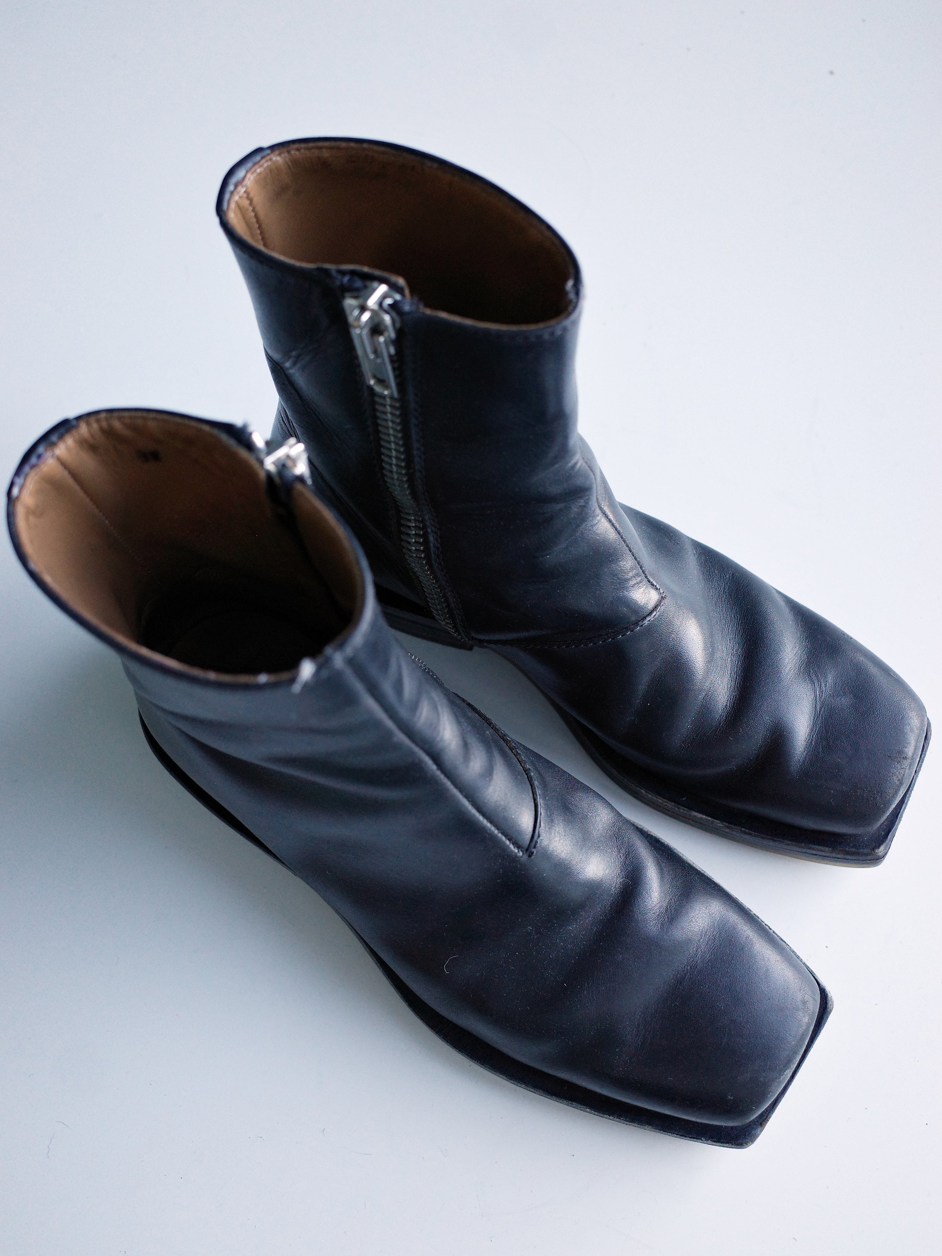 ION by Achilles Ion Gabriel Square-Toe Side-Zip Boots – WATER 水