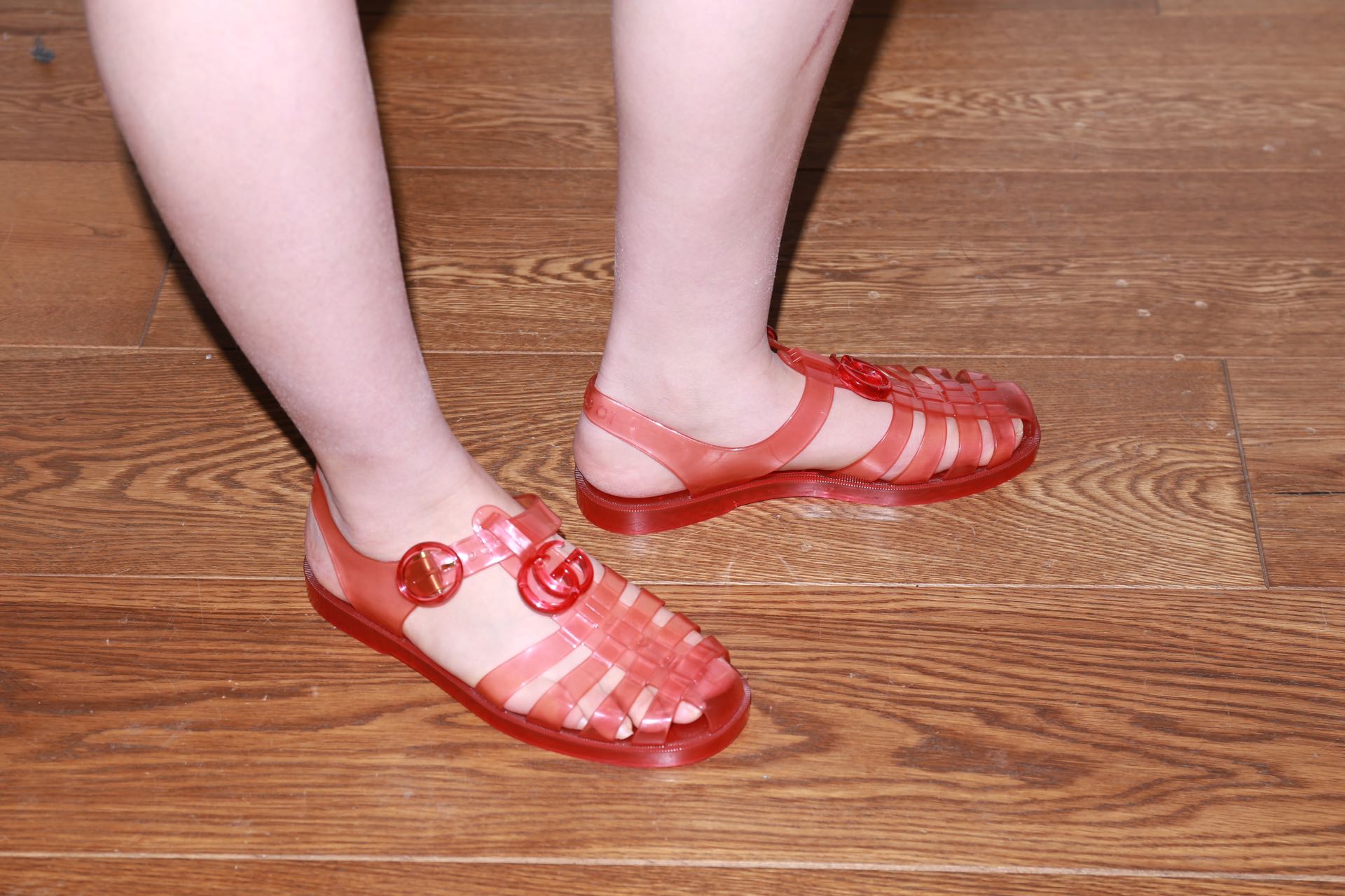 Gucci Red Jelly Logo Sandals – FIRE 火