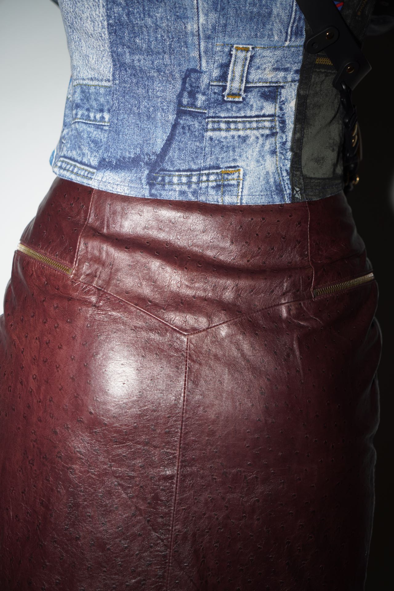 Christian Dior F/W 2000 Ostrich Leather Mid-Length Skirt – METAL 金