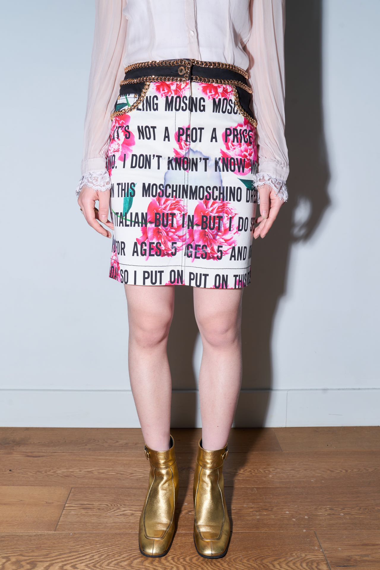 MOSCHINO Couture Text-Print Rose Chain Skirt – FIRE 火