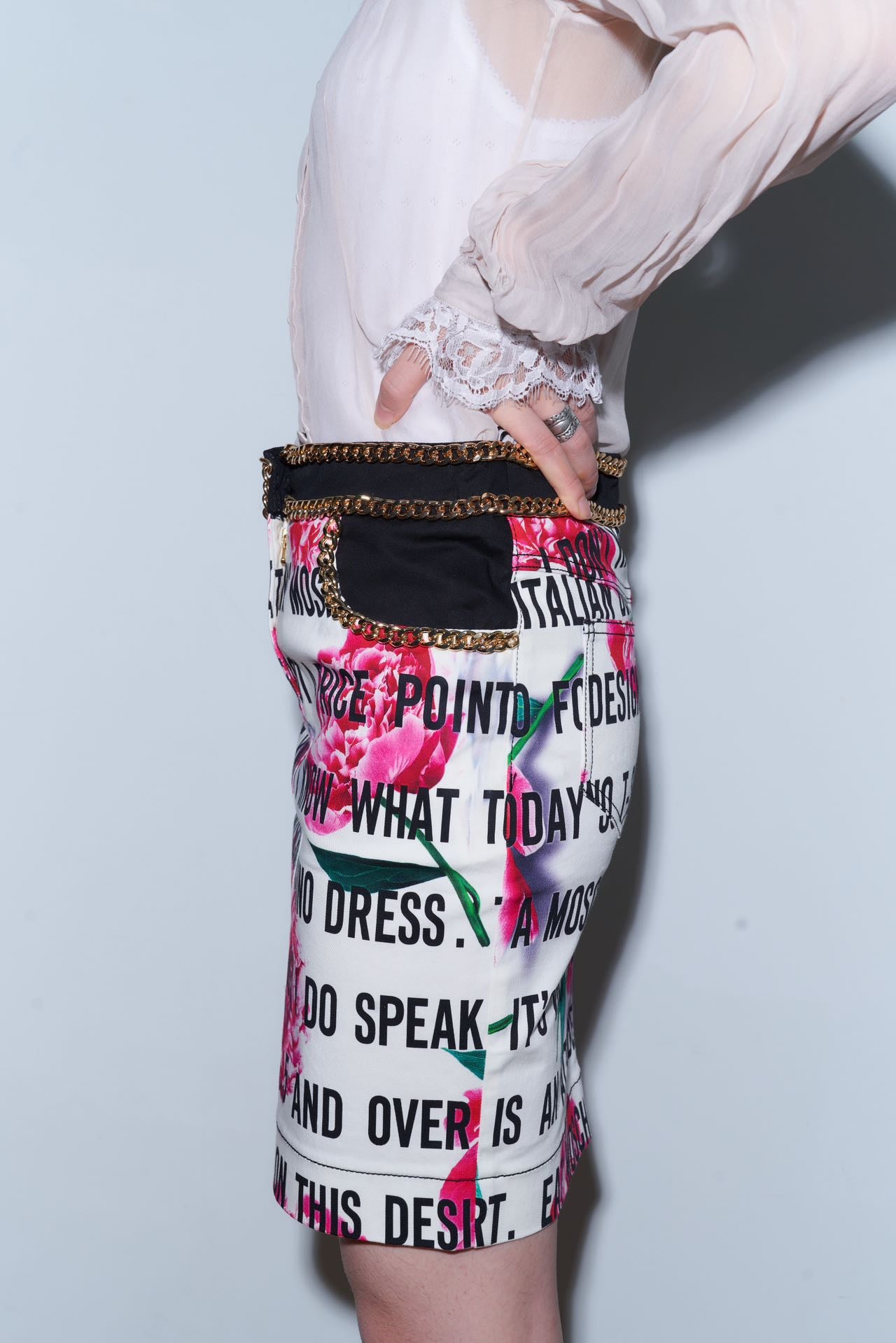 MOSCHINO Couture Text-Print Rose Chain Skirt – FIRE 火