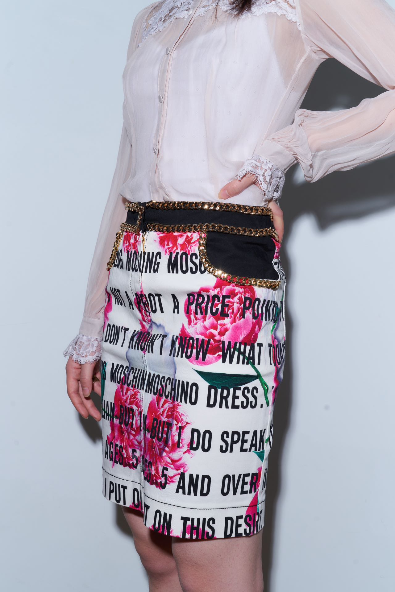 MOSCHINO Couture Text-Print Rose Chain Skirt – FIRE 火