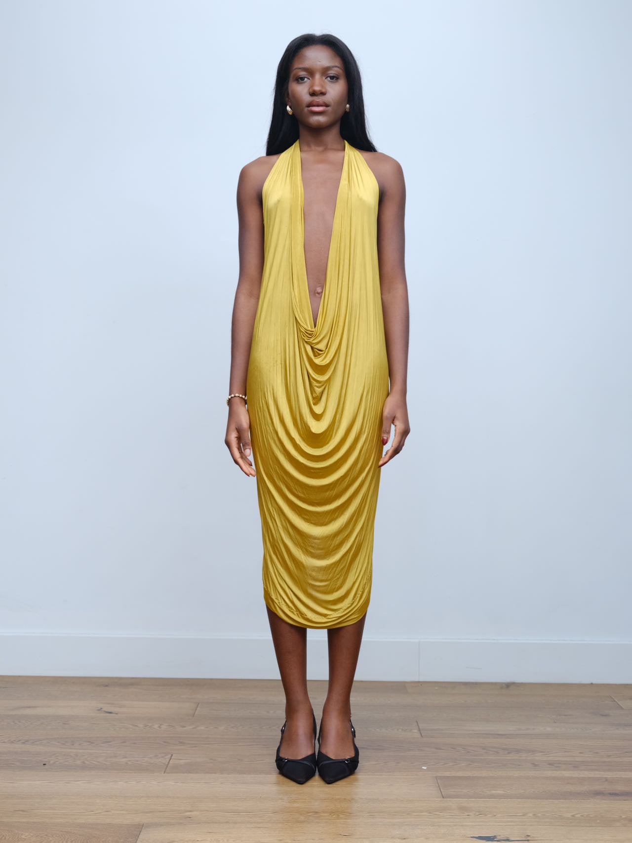 PE99Y YAN9 Gold Draped Halter Dress – METAL 金