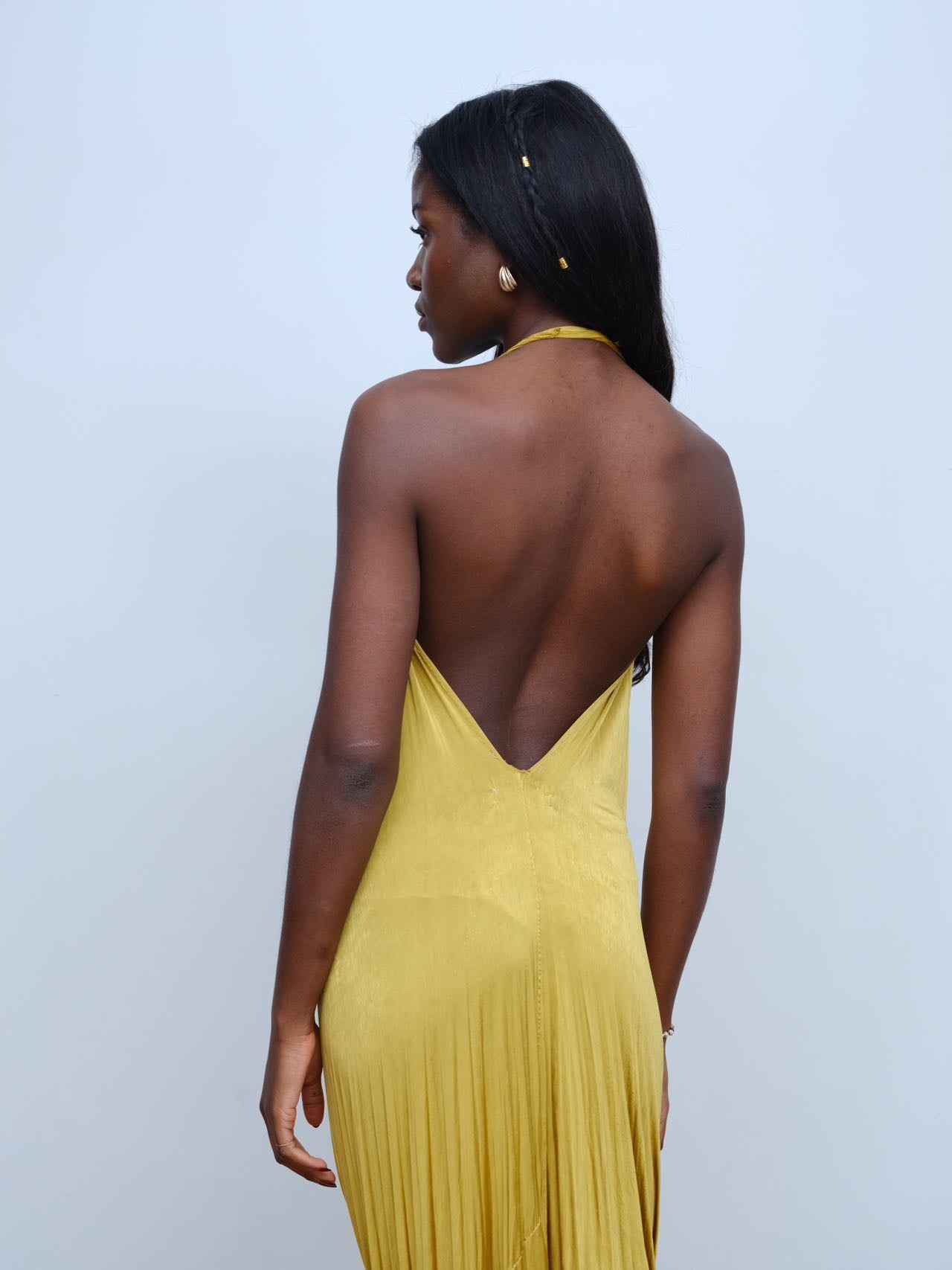 PE99Y YAN9 Gold Draped Halter Dress – METAL 金