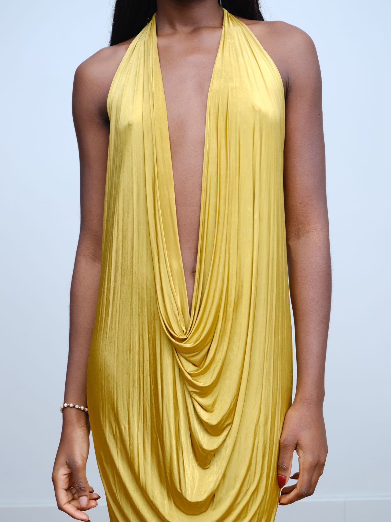 PE99Y YAN9 Gold Draped Halter Dress – METAL 金