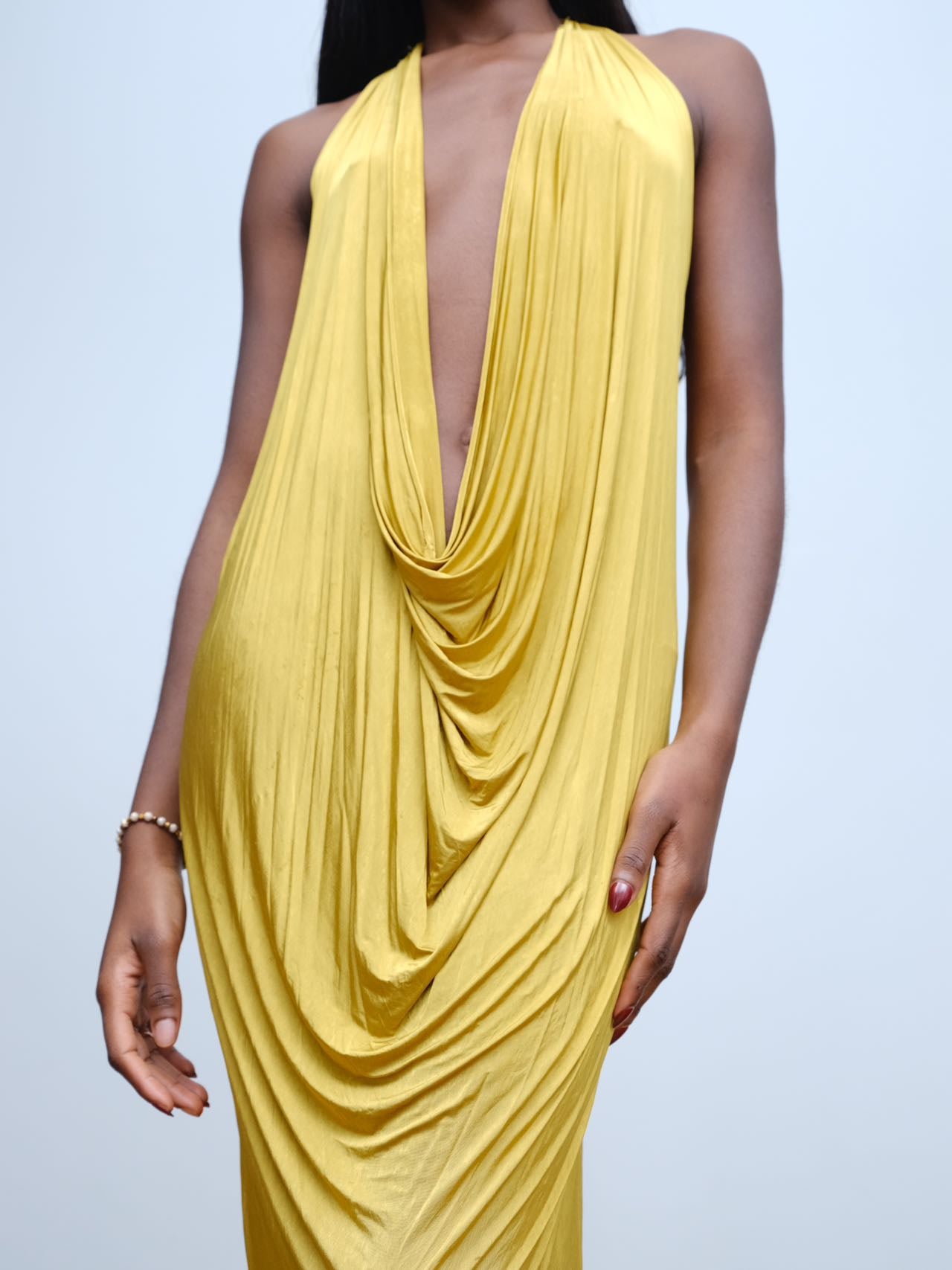 PE99Y YAN9 Gold Draped Halter Dress – METAL 金