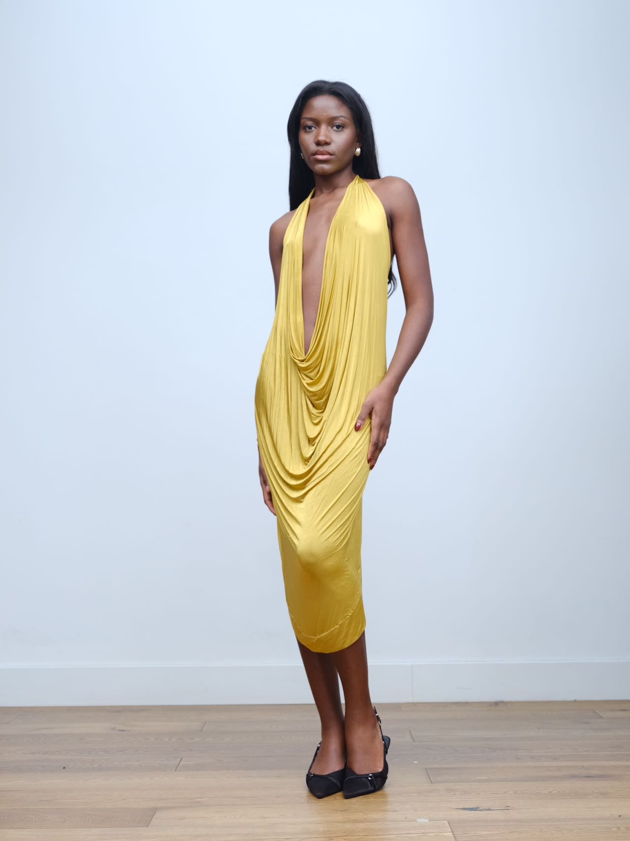 PE99Y YAN9 Gold Draped Halter Dress – METAL 金