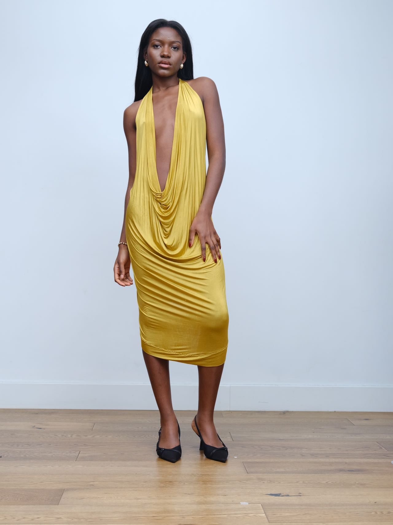 PE99Y YAN9 Gold Draped Halter Dress – METAL 金