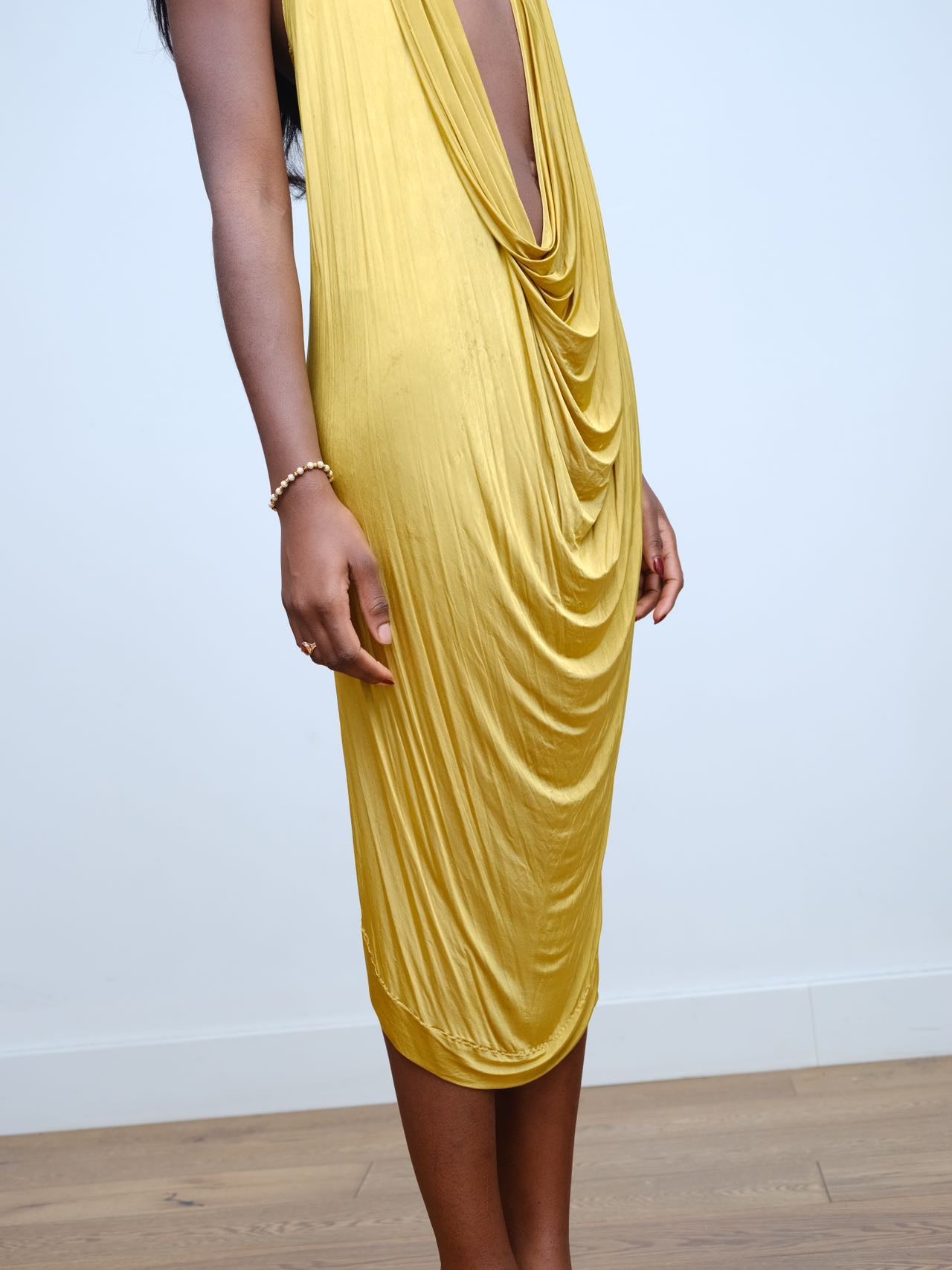 PE99Y YAN9 Gold Draped Halter Dress – METAL 金