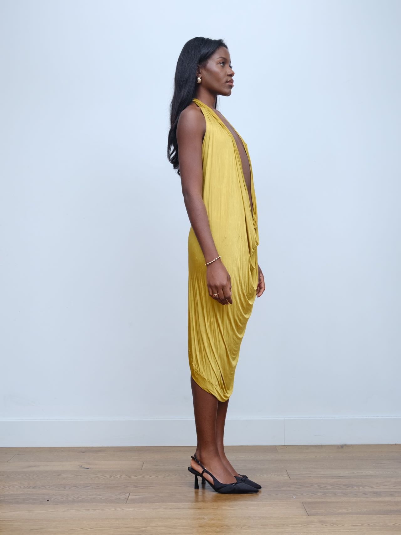 PE99Y YAN9 Gold Draped Halter Dress – METAL 金