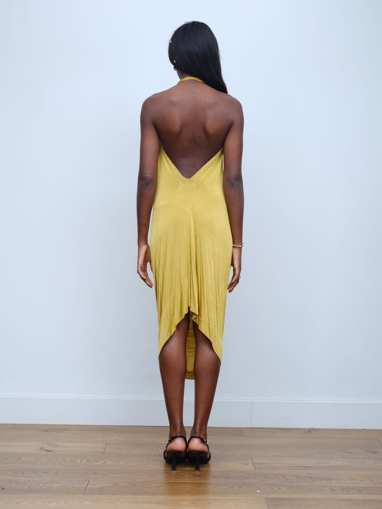 PE99Y YAN9 Gold Draped Halter Dress – METAL 金