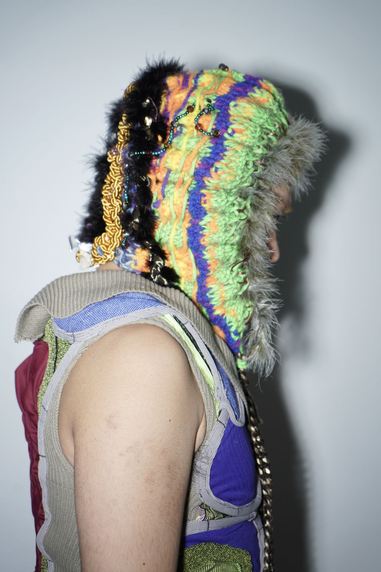 PE99Y YAN9 Multi-Textured Bug-Inspired Knit Hat with Chain – METAL 金