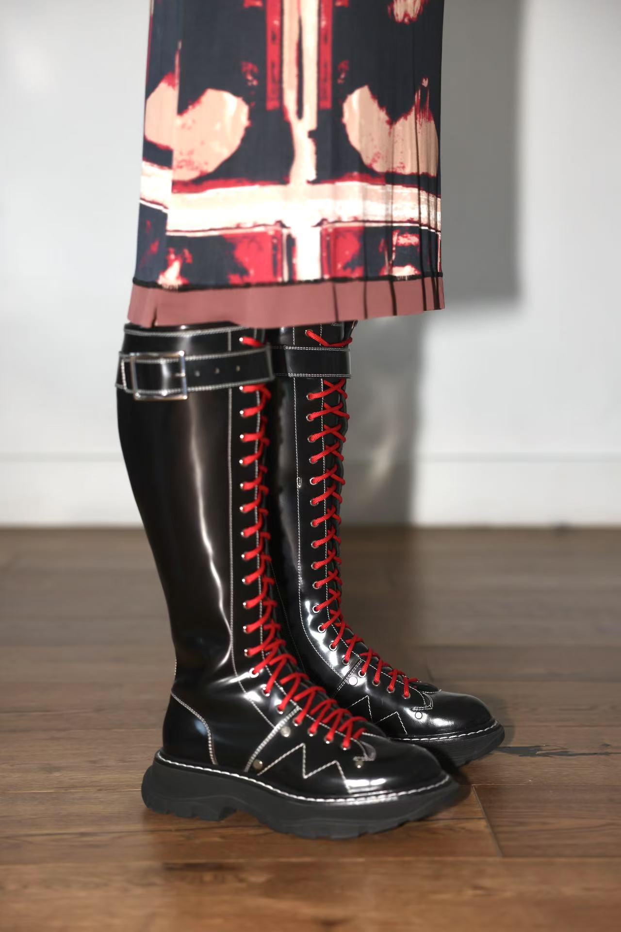 Alexander McQueen Red-Laced Combat Tall Boots – METAL 金
