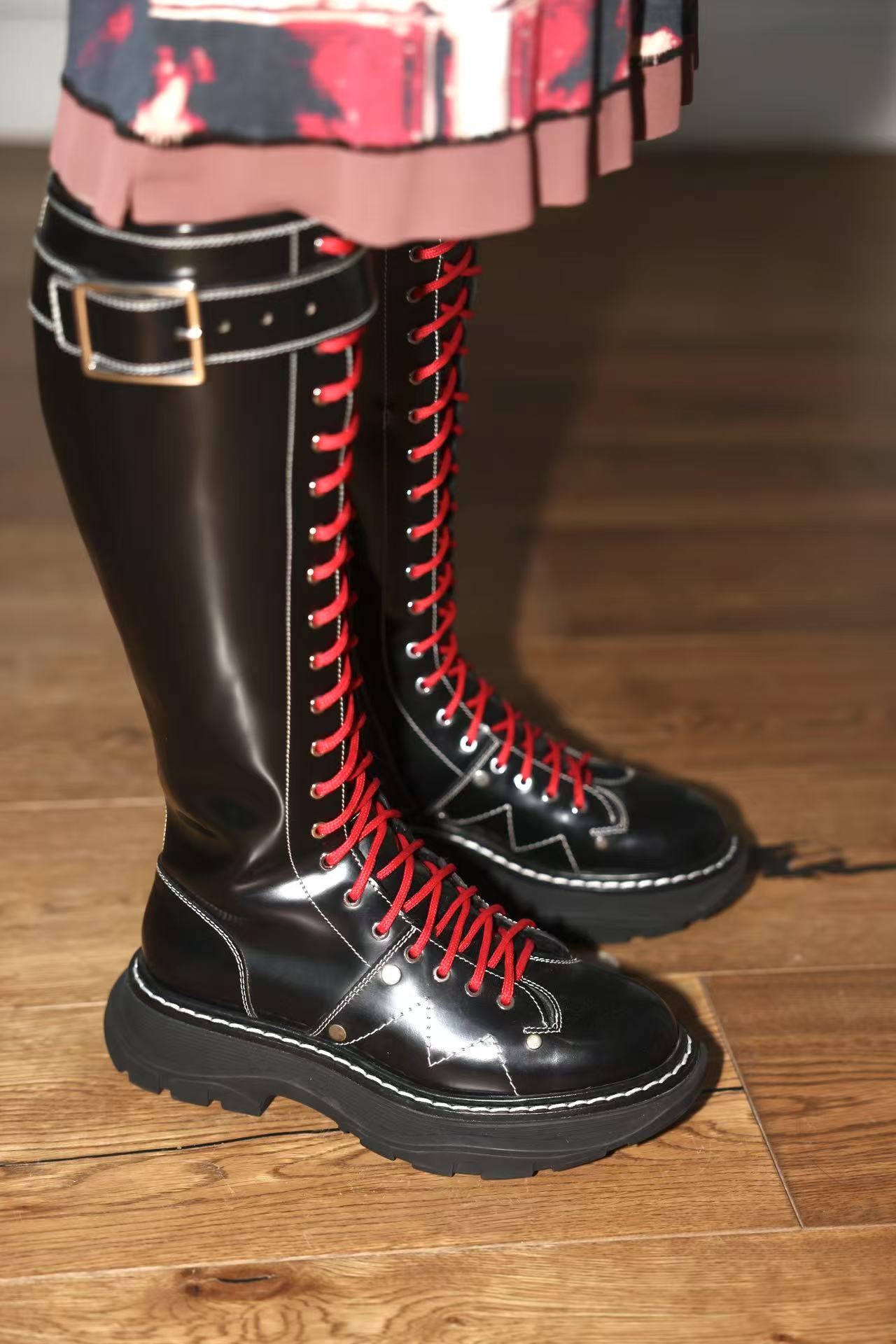 Alexander McQueen Red-Laced Combat Tall Boots – METAL 金