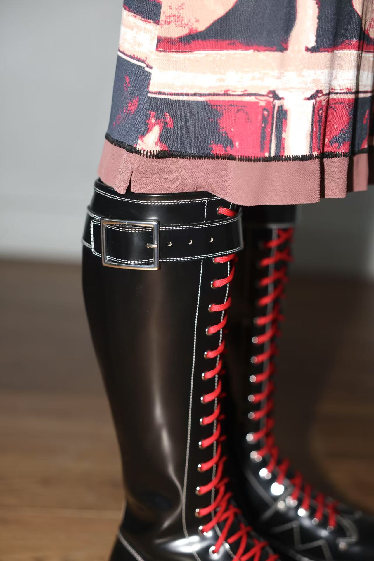 Alexander McQueen Red-Laced Combat Tall Boots – METAL 金