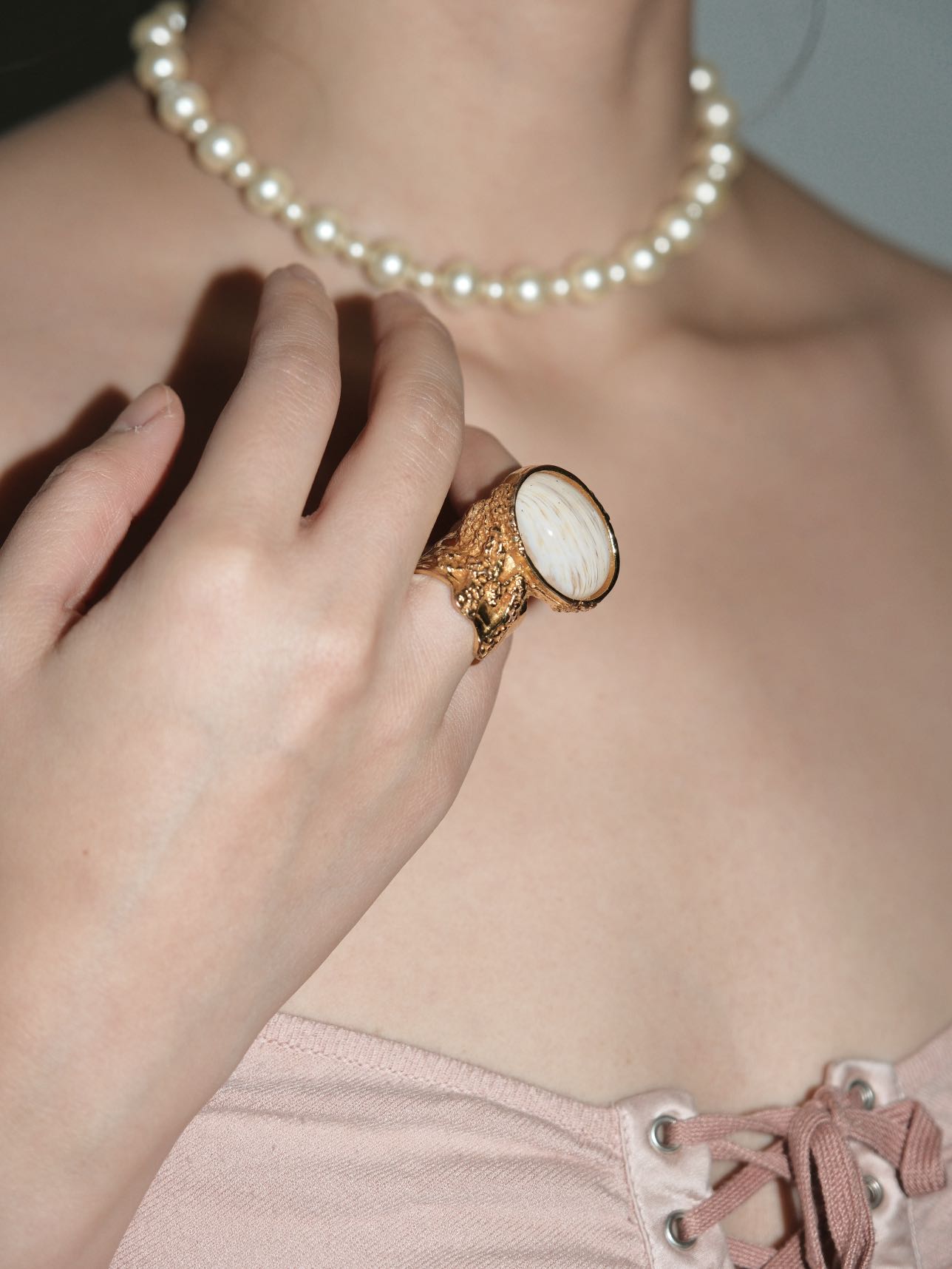 Saint Laurent Vintage Sculpted Gold Ring – METAL 金