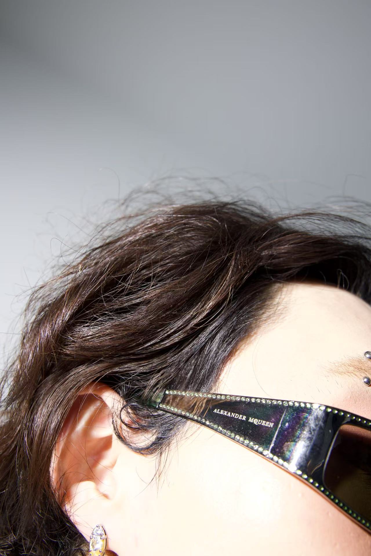 Alexander McQueen Holographic Crystal-Studded Visor Sunglasses – FIRE 火