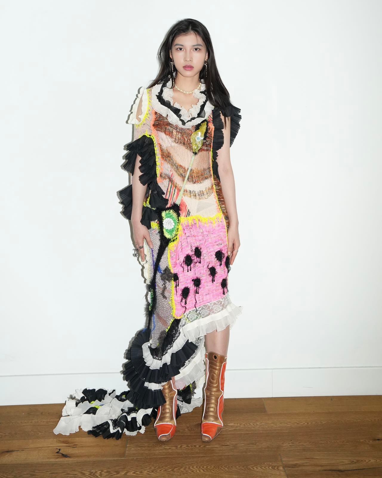 PE99Y YAN9 Hand-Knitted Ruffle Dress with Train – EARTH 土