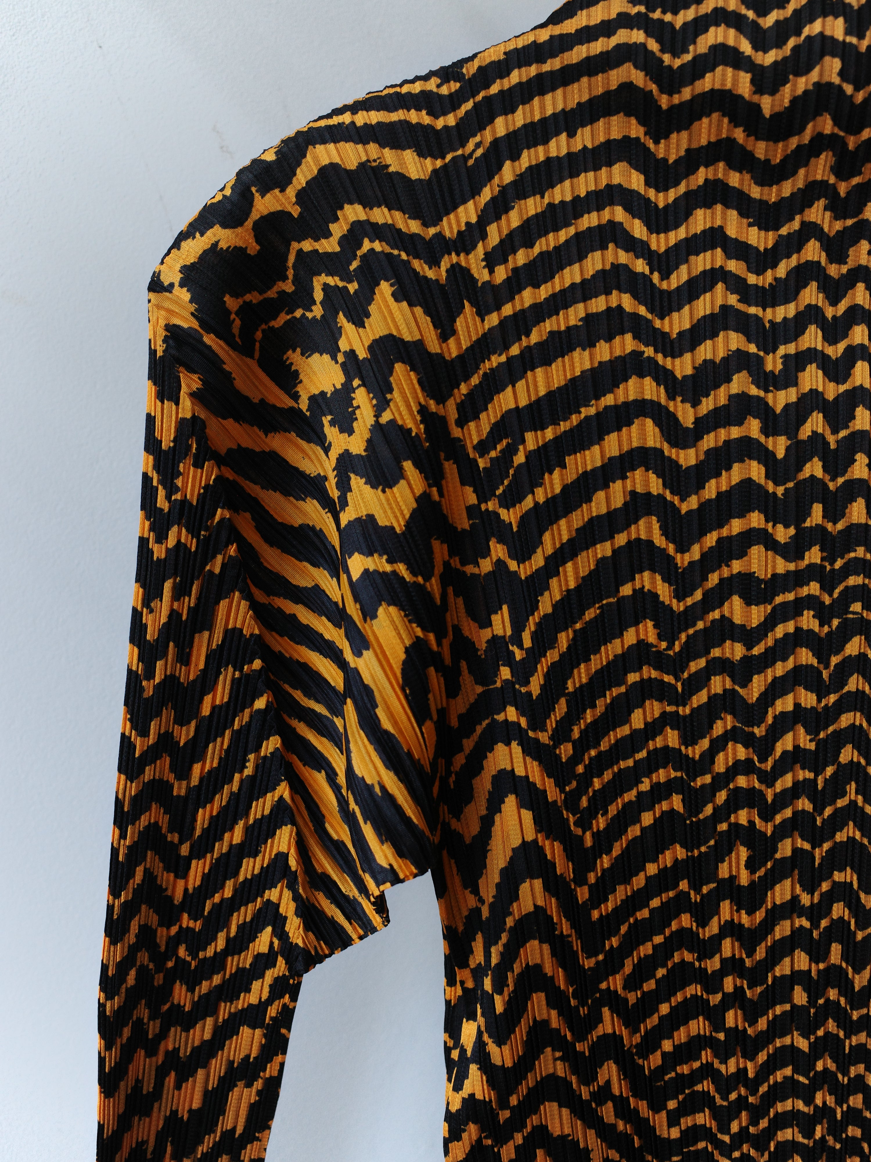 Issey Miyake Vintage Pleated Tiger-Print Top – FIRE 火