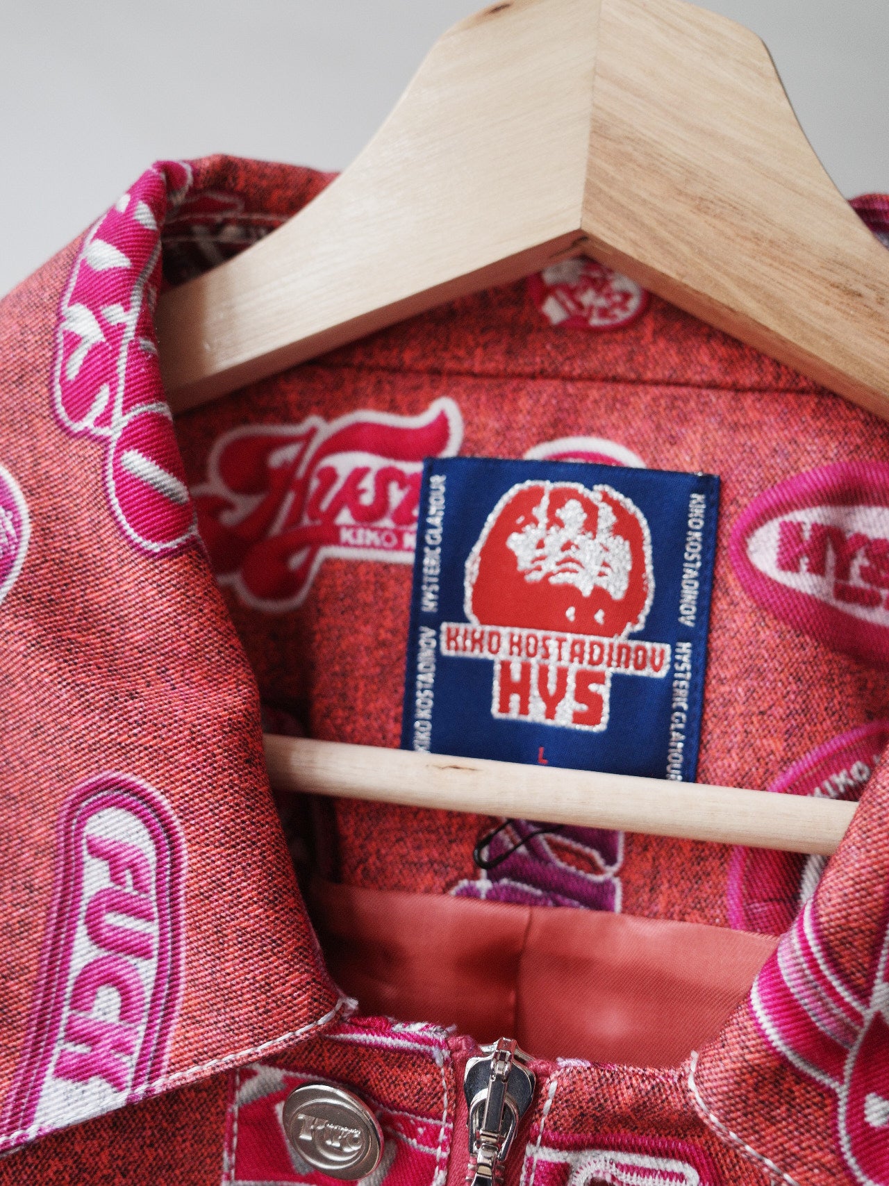 Kiko Kostadinov × Hysteric Glamour FW22 Pink Logo Print Deconstructed Denim Jacket – FIRE 火