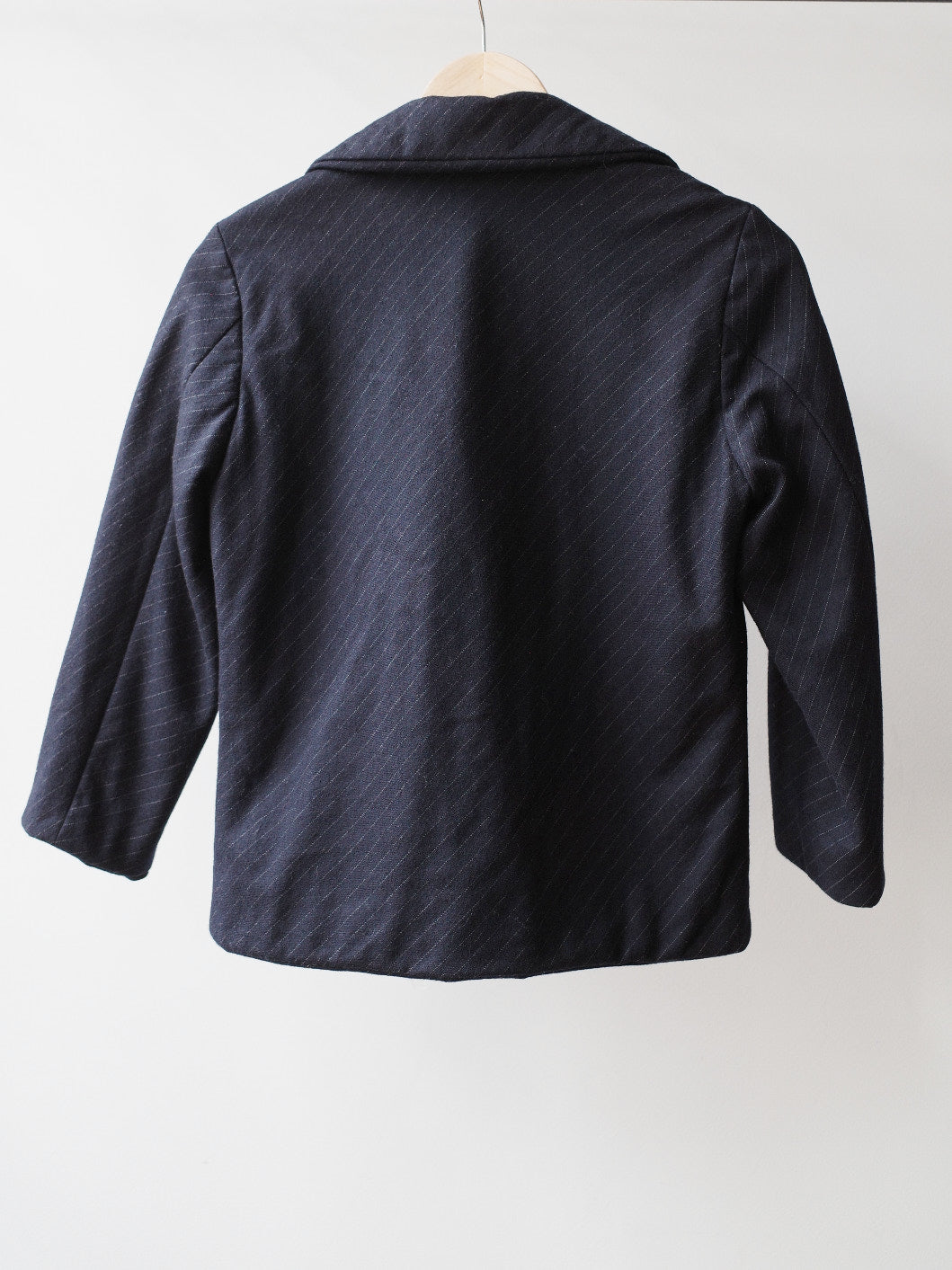 tricot COMME des GARÇONS Navy Pinstripe Padded Jacket – Water 水