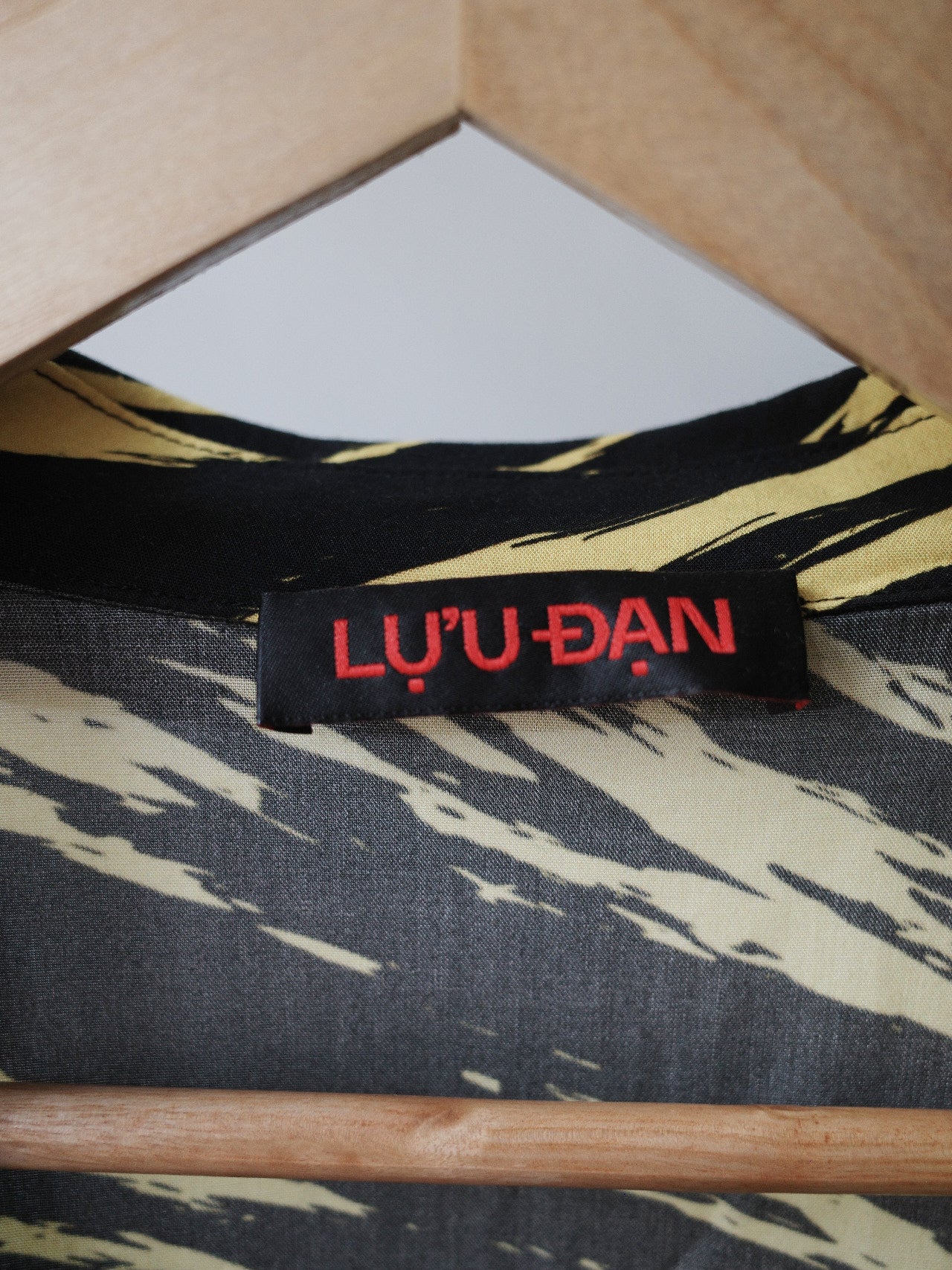 LU’U DAN Tiger-Stripe Oversized Shirt – WOOD 木