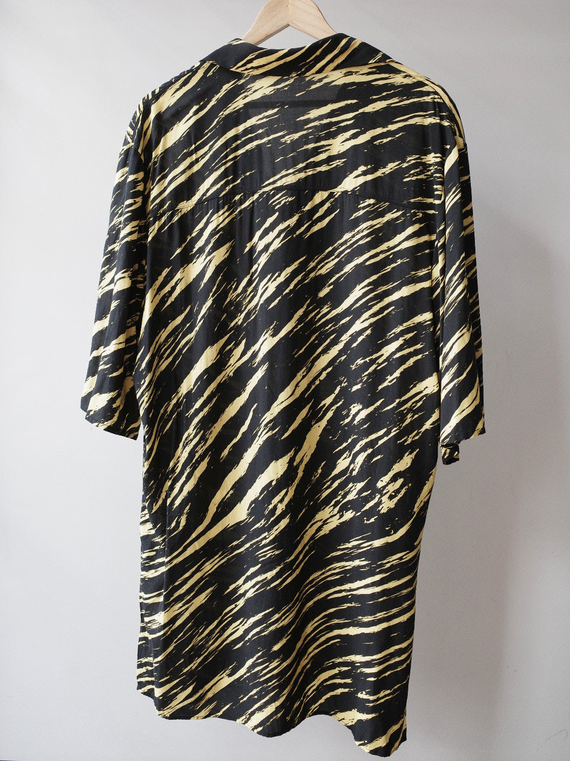 LU’U DAN Tiger-Stripe Oversized Shirt – WOOD 木