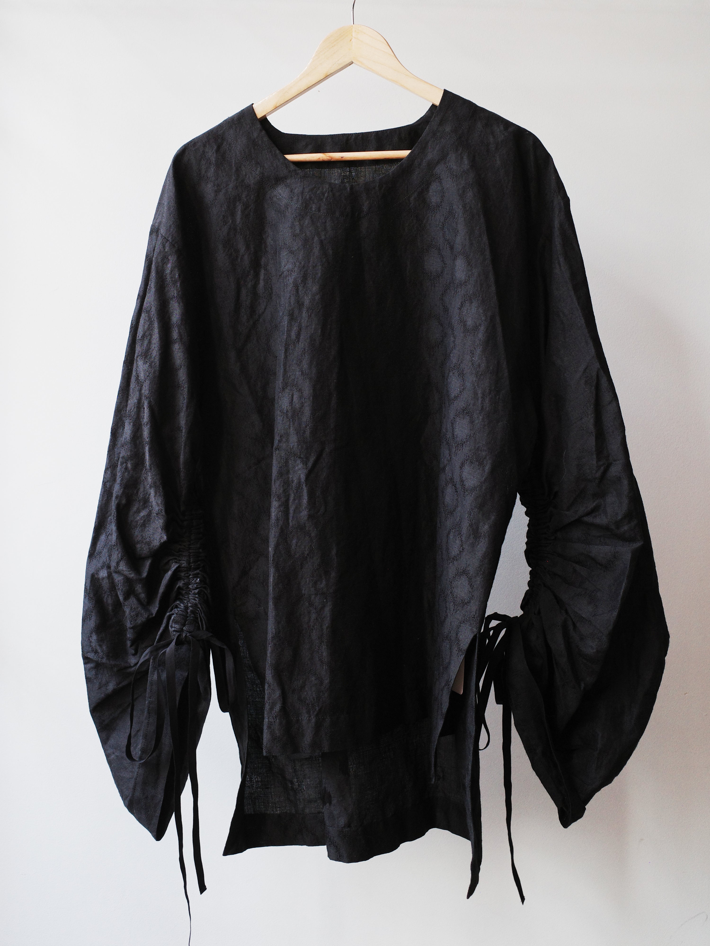 UMA WANG “TOIVO” Black Ruched Sleeve Top – METAL 金