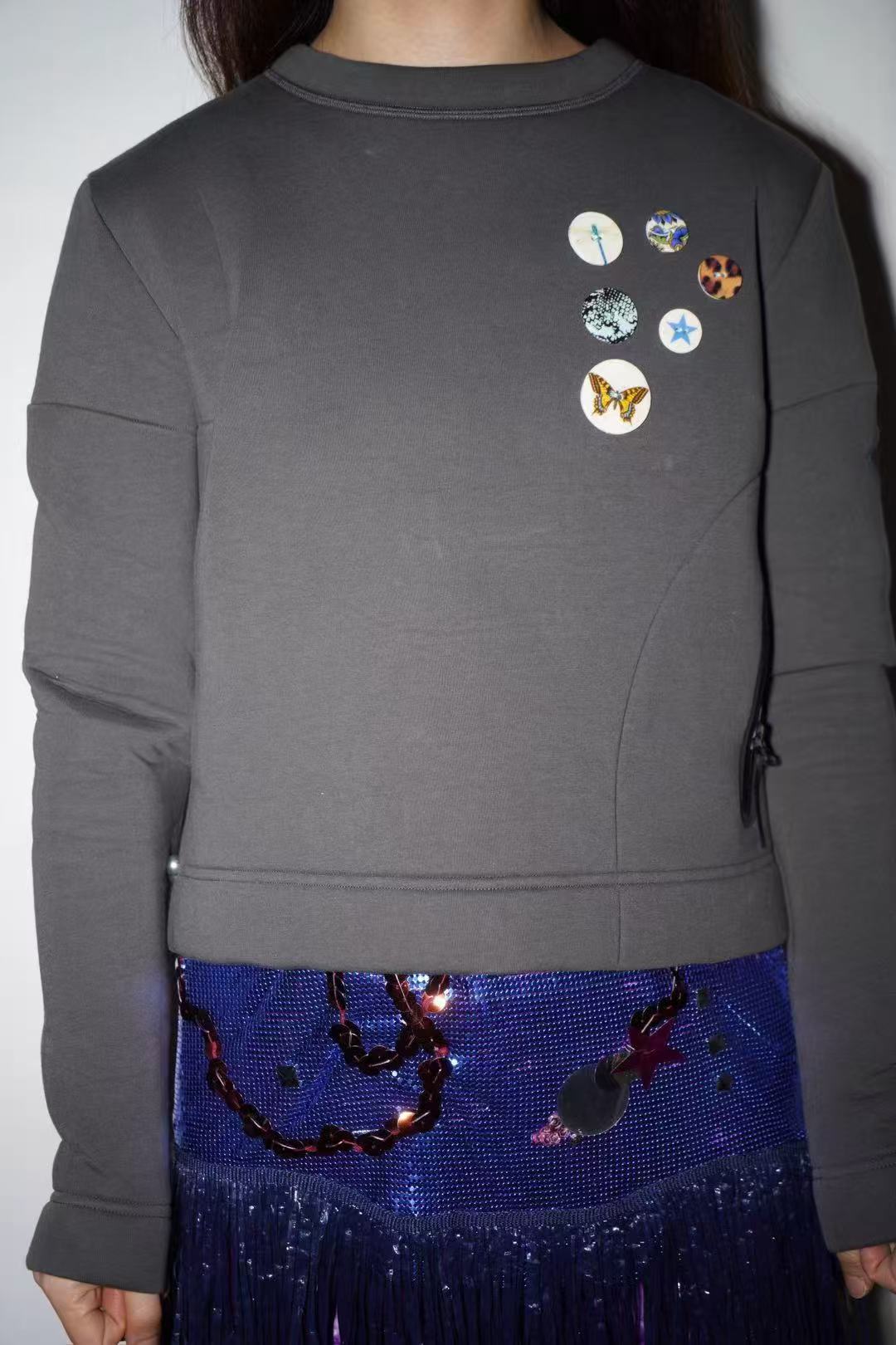 PE99Y YAN9 Grey Sculpted Space Cotton Top – METAL 金