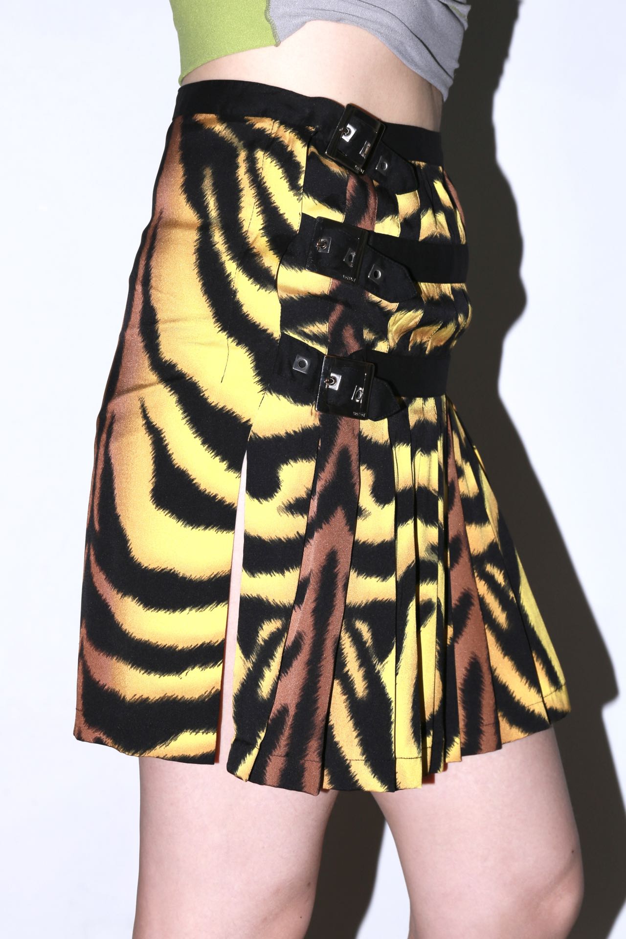 Versace Fall/Winter 2004 Runway Tiger-Print Mini Skirt – FIRE 火
