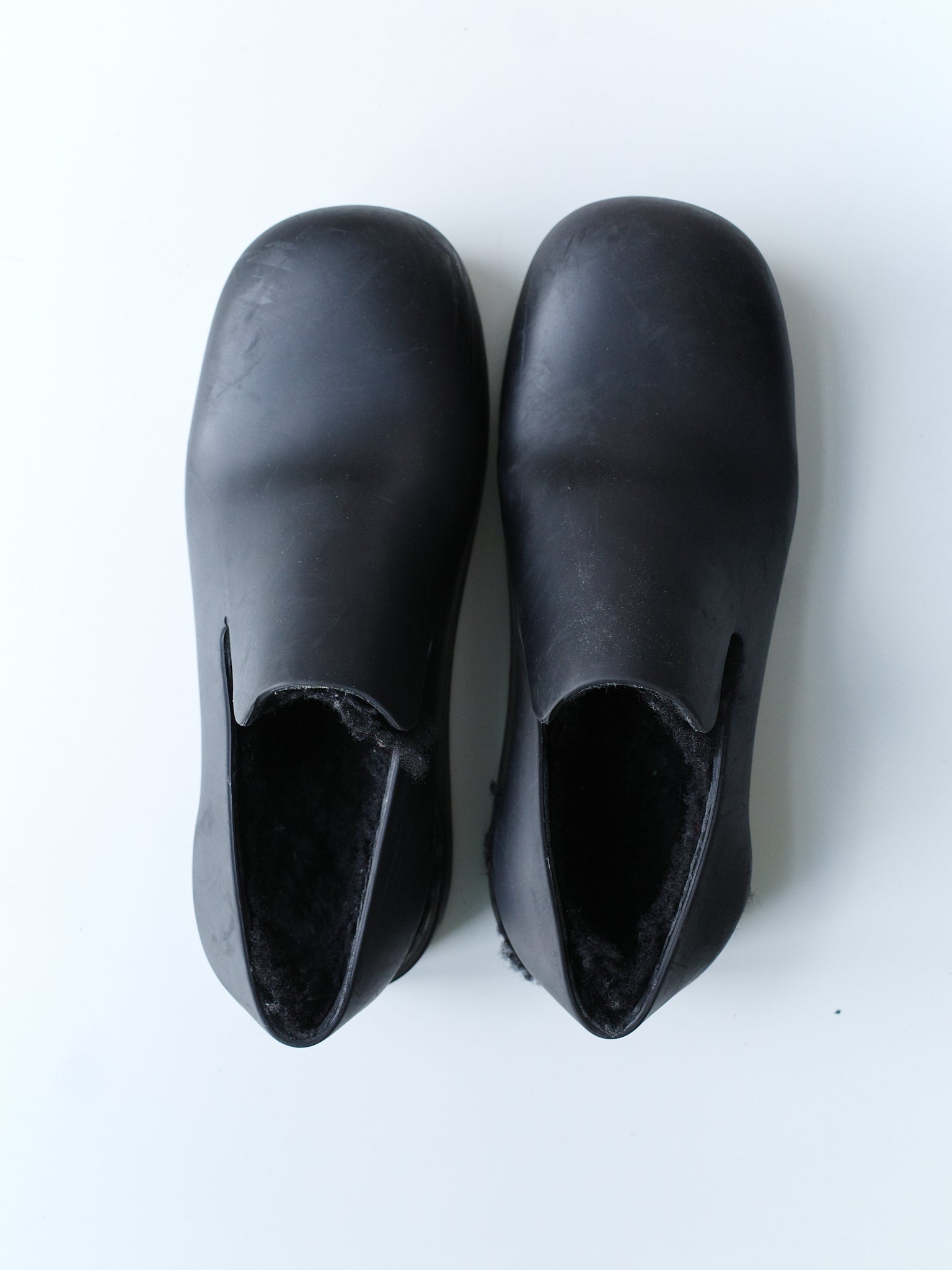 Bottega Veneta Shearling-Lined Rubber Slip-Ons – WATER 水