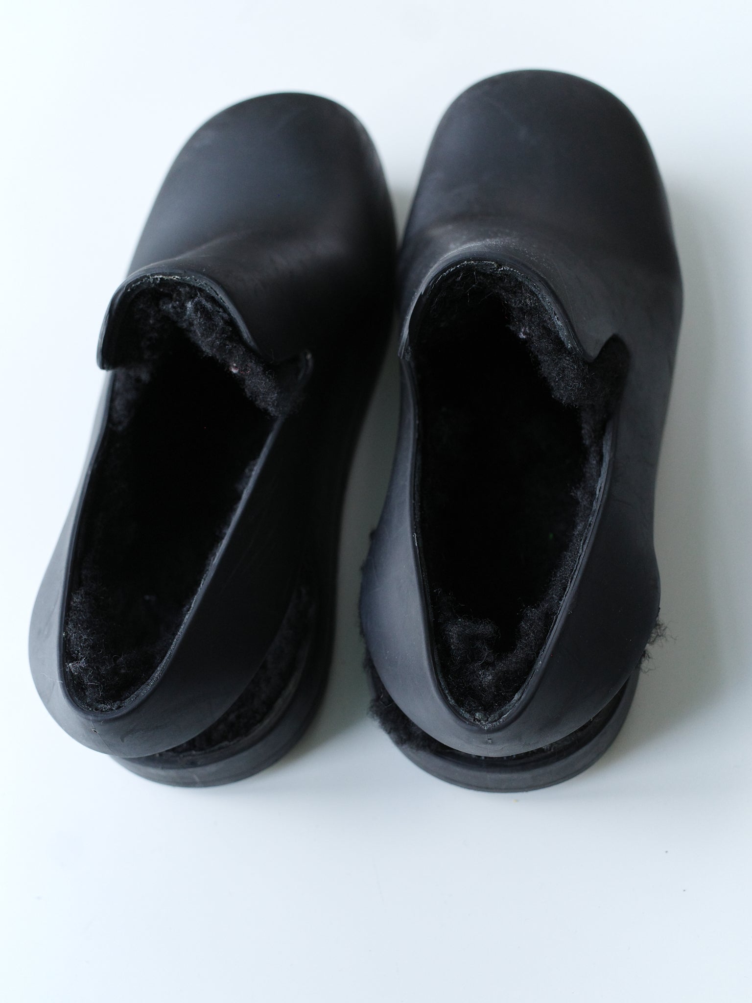 Bottega Veneta Shearling-Lined Rubber Slip-Ons – WATER 水