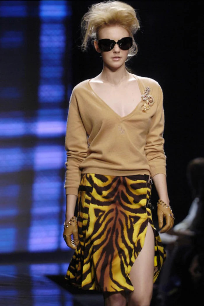 Versace Fall/Winter 2004 Runway Tiger-Print Mini Skirt – FIRE 火