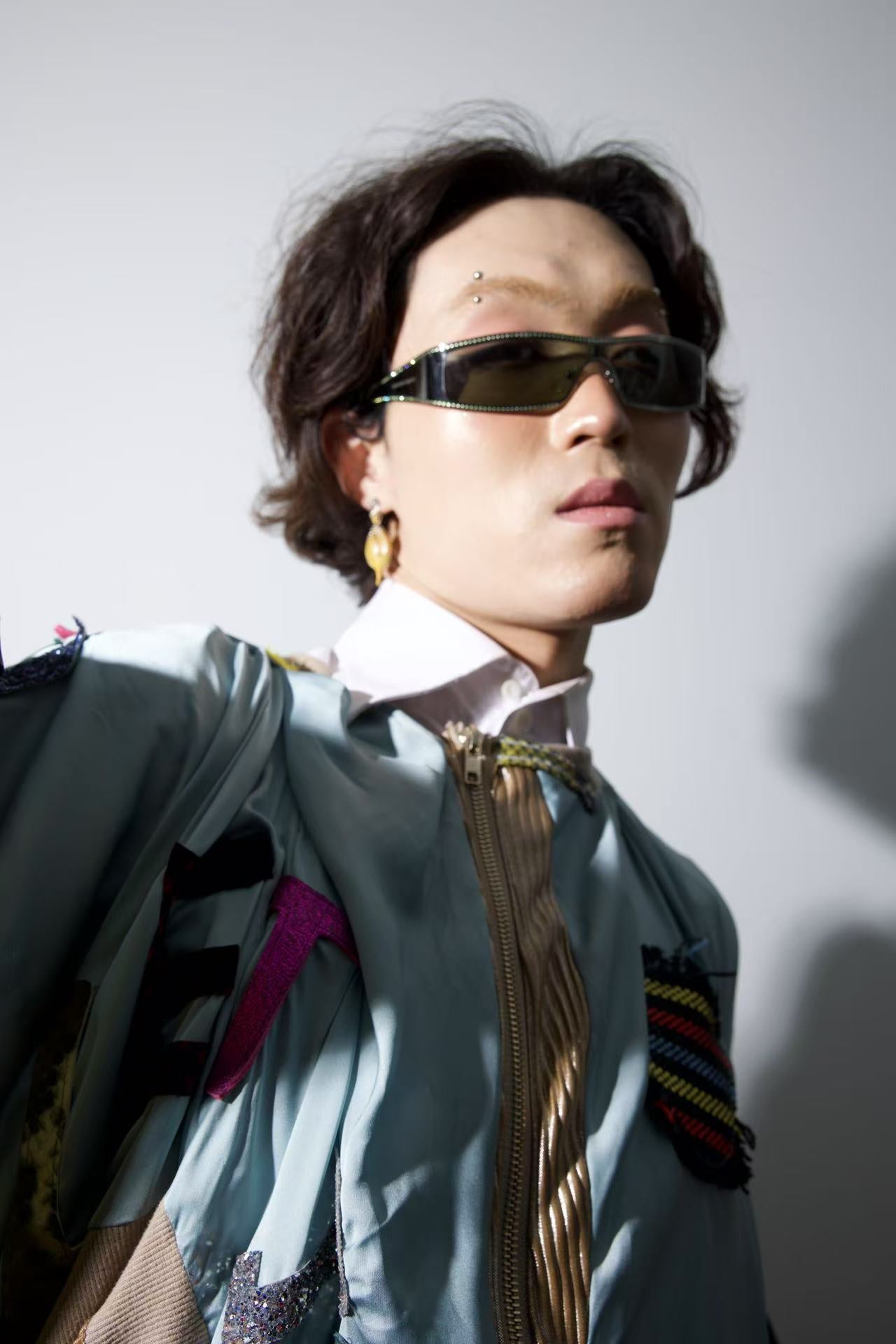 Alexander McQueen Holographic Crystal-Studded Visor Sunglasses – FIRE 火