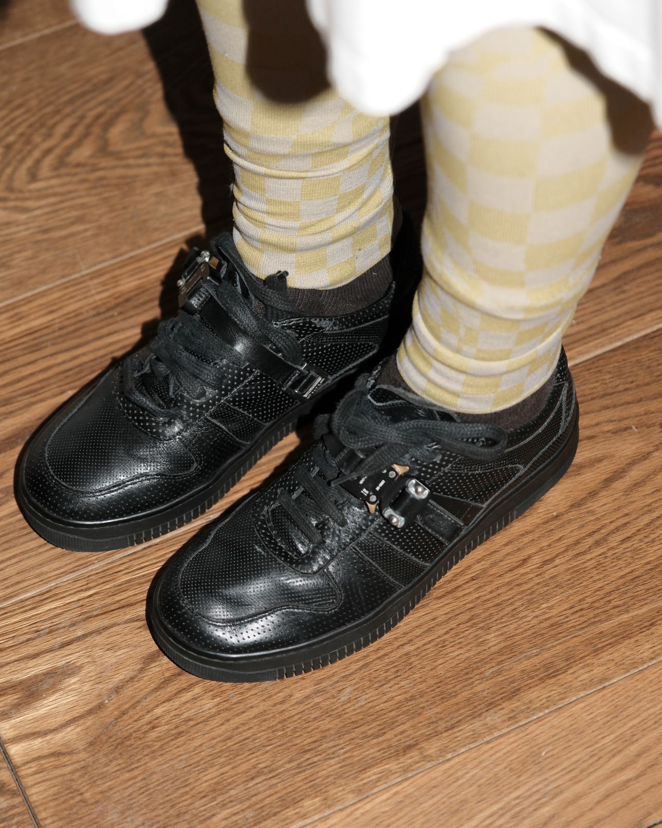 1017 ALYX 9SM Leather Buckle Low Sneakers – METAL 金