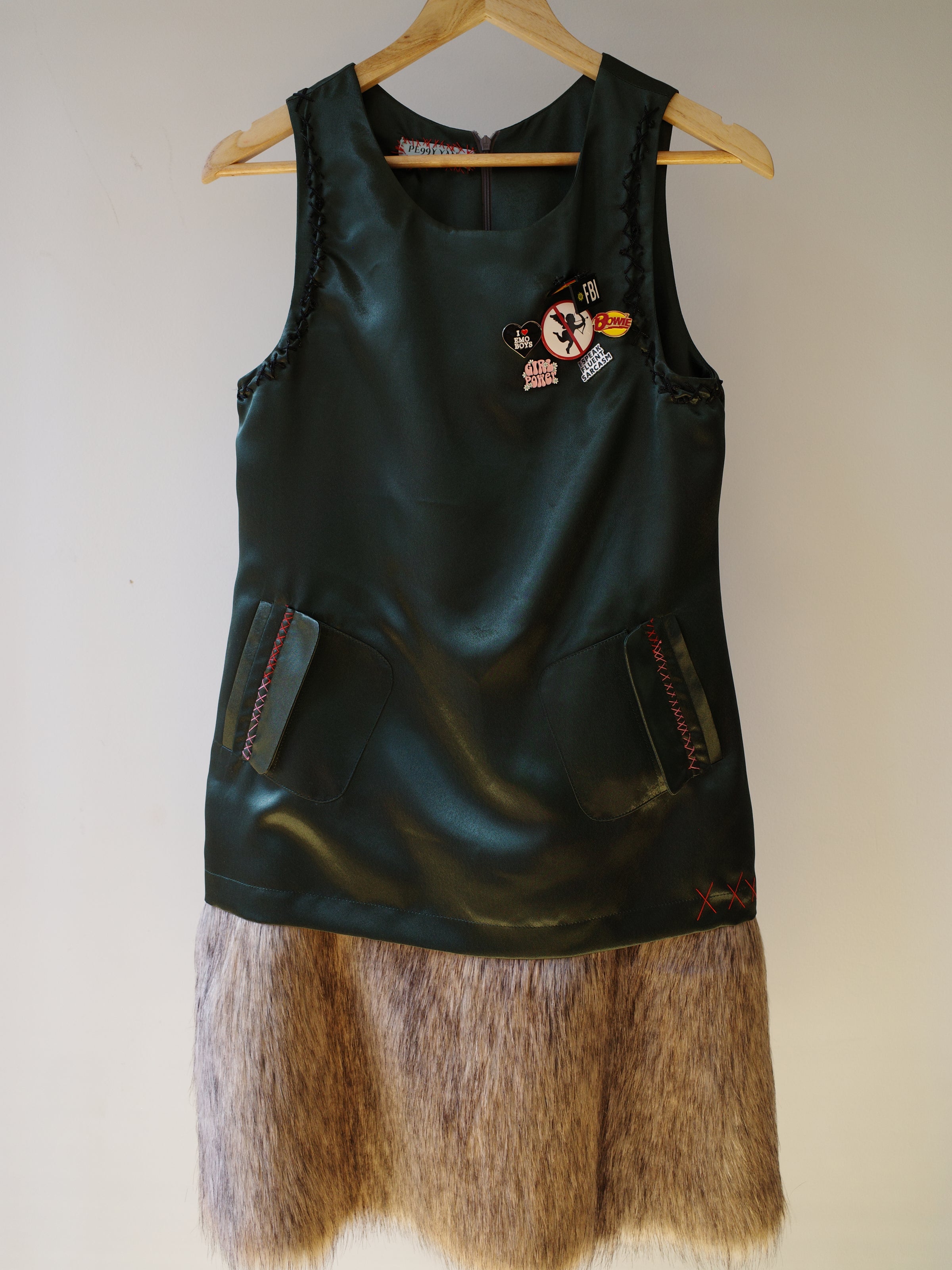 PE99Y YAN9 Embellished Satin & Faux Fur Dress – EARTH 土
