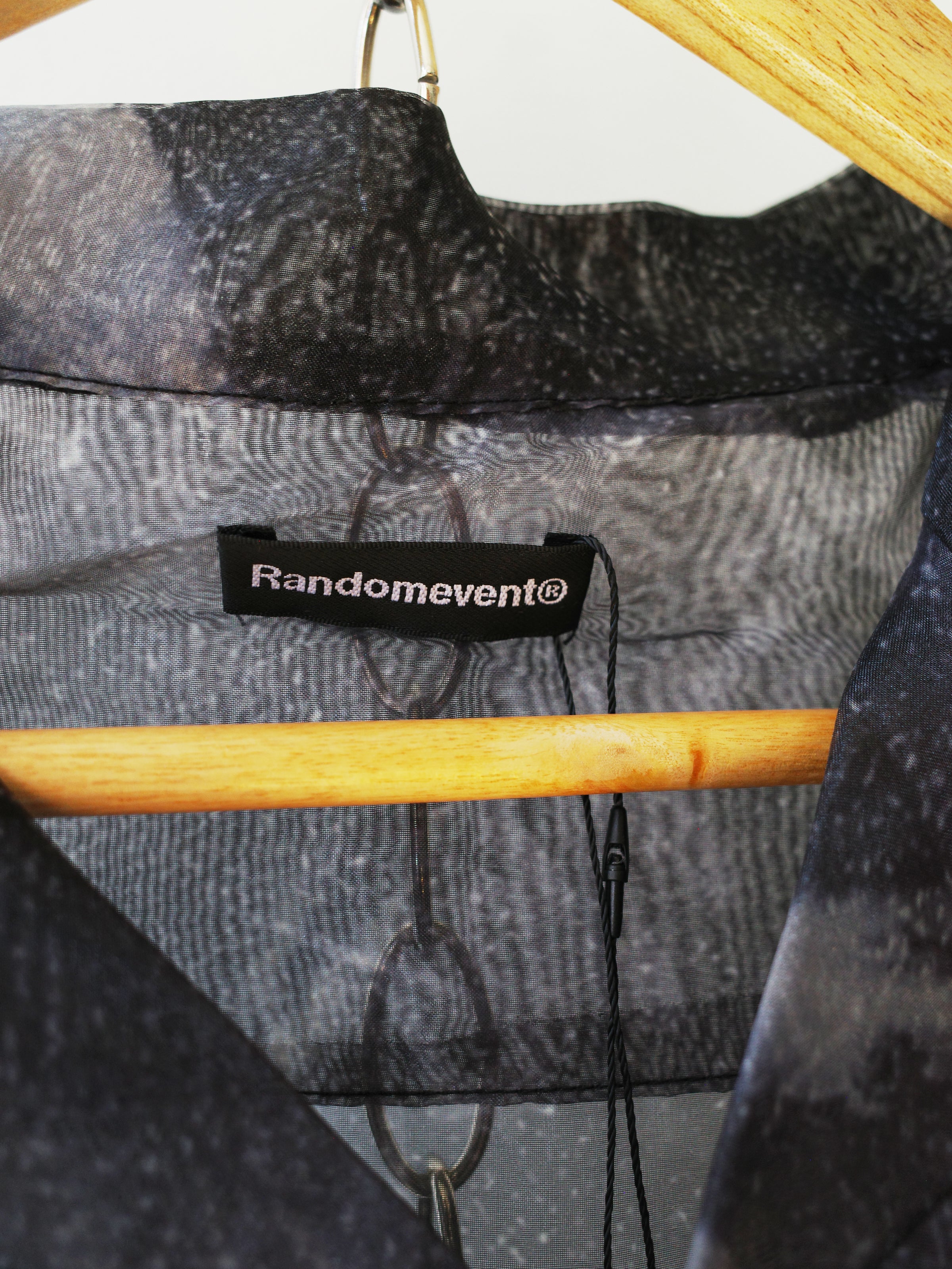 Randomevent® Sheer Print Shirt – WATER 水