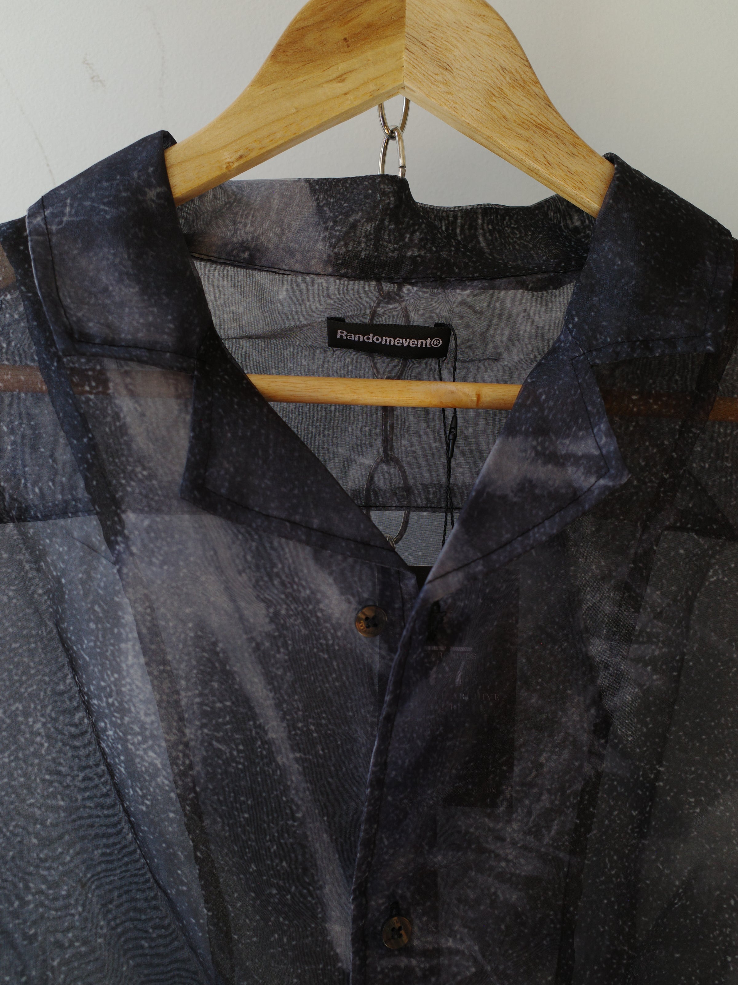 Randomevent® Sheer Print Shirt – WATER 水