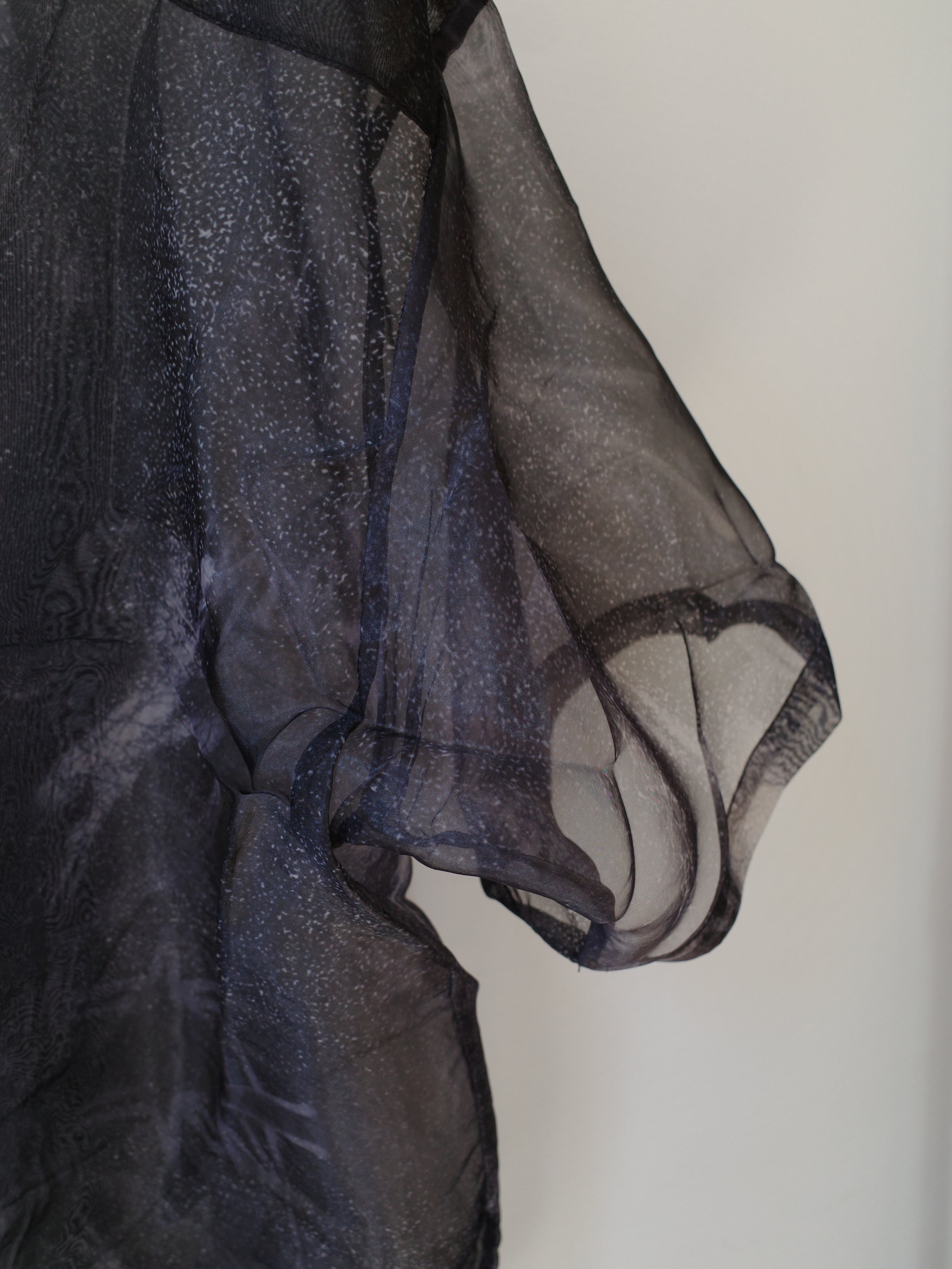 Randomevent® Sheer Print Shirt – WATER 水