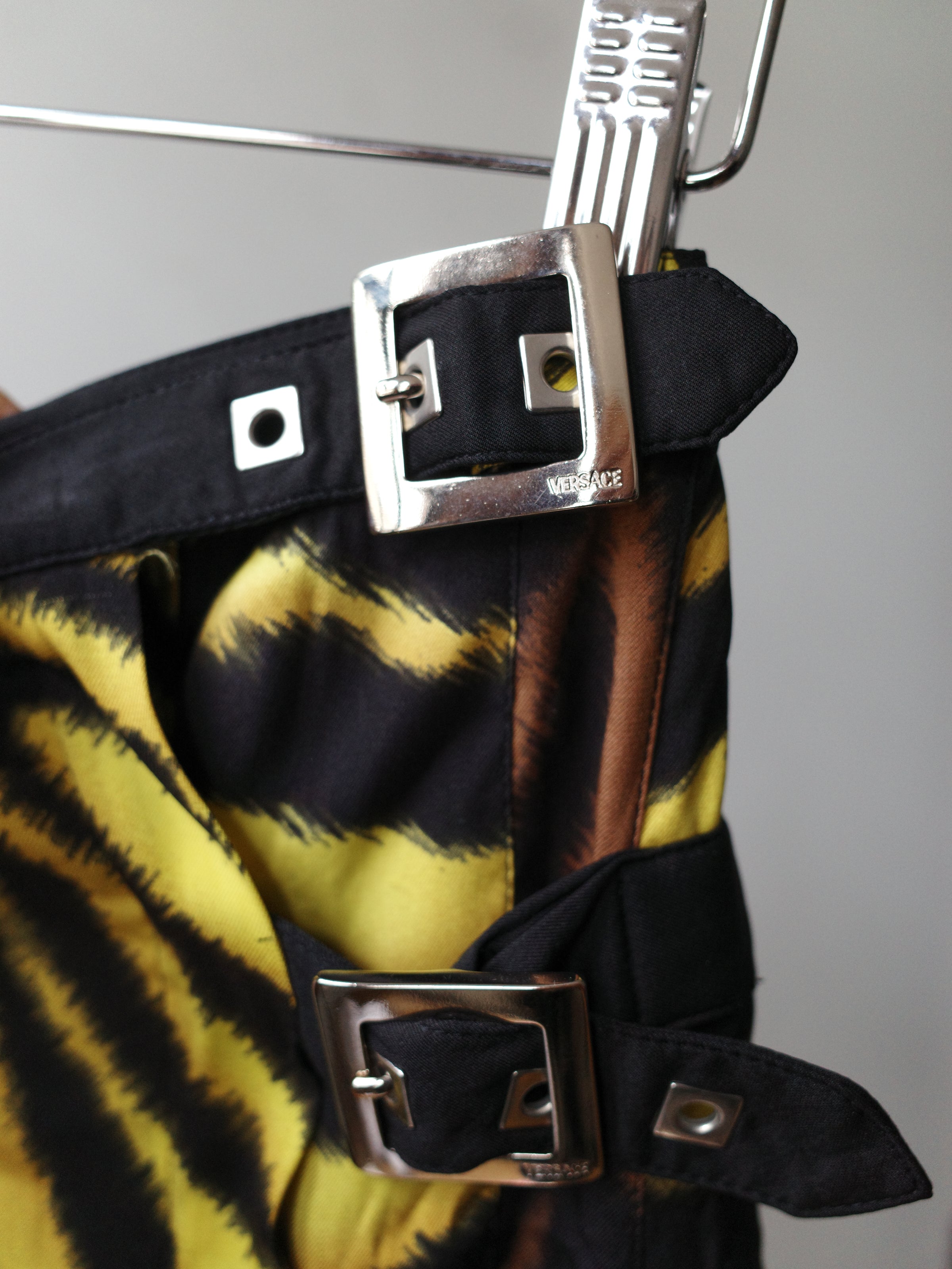 Versace Fall/Winter 2004 Runway Tiger-Print Mini Skirt – FIRE 火